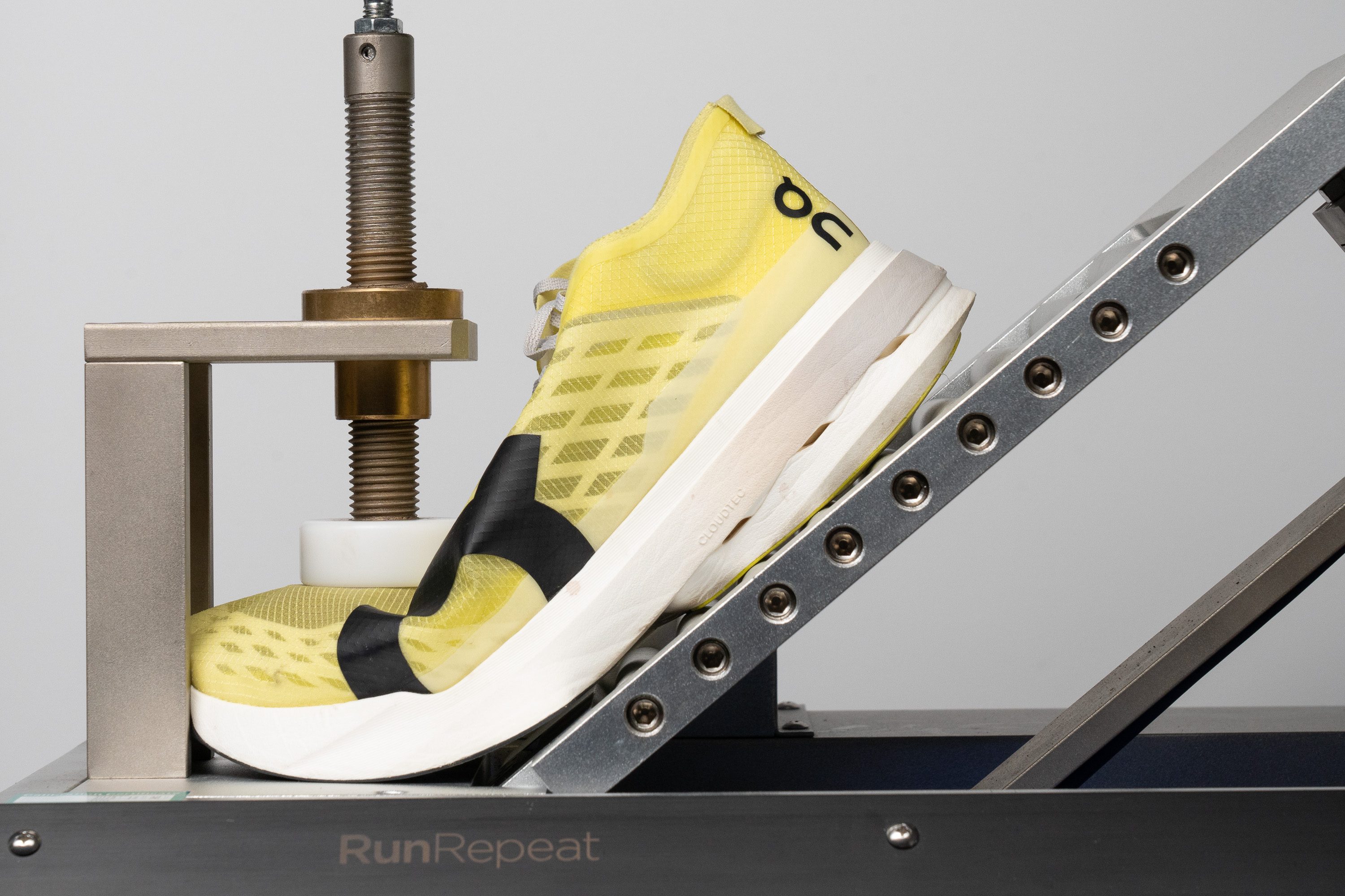 On Cloudboom Strike Flexibility / Stiffness