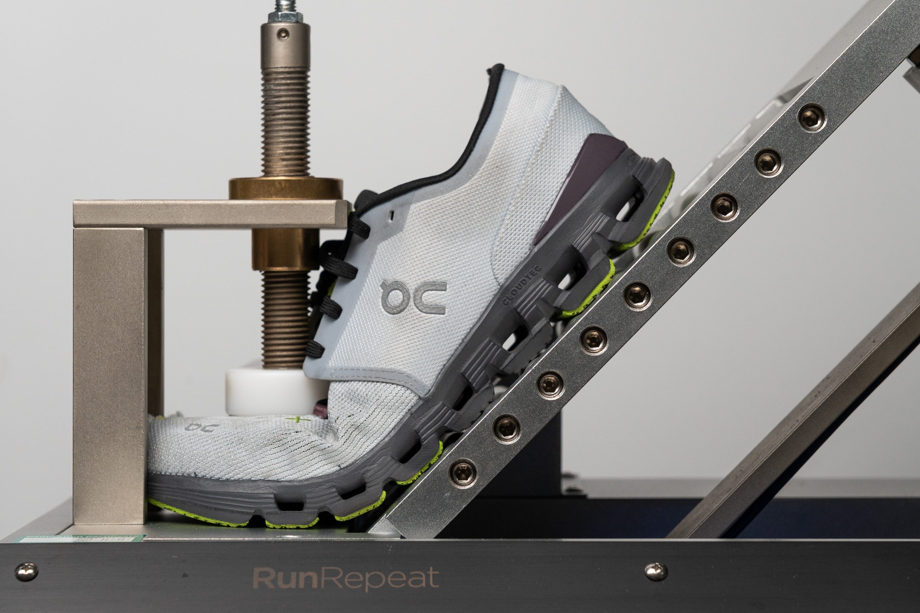 On Cloud X 4 Flexibility / Stiffness