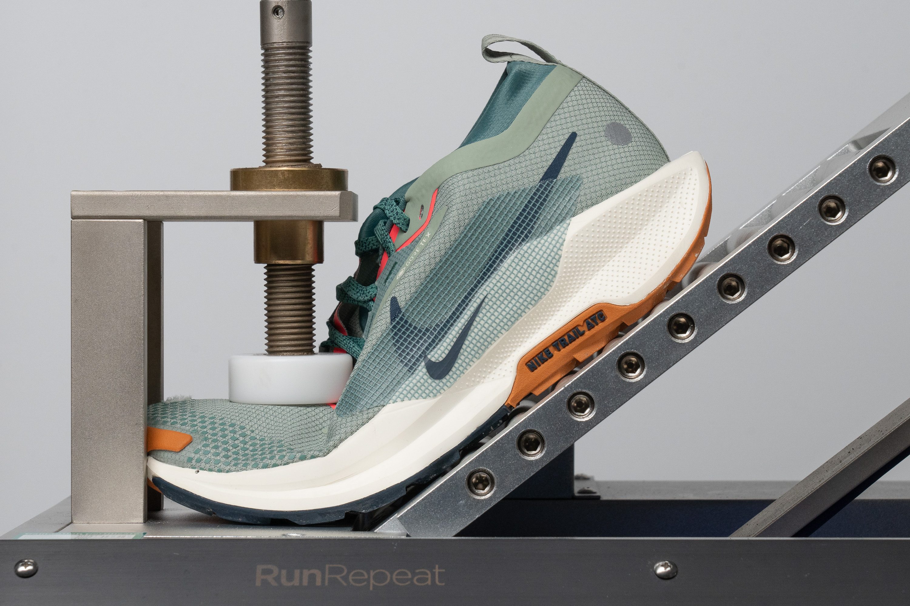 Nike Pegasus Trail 5 GTX Flexibility / Stiffness