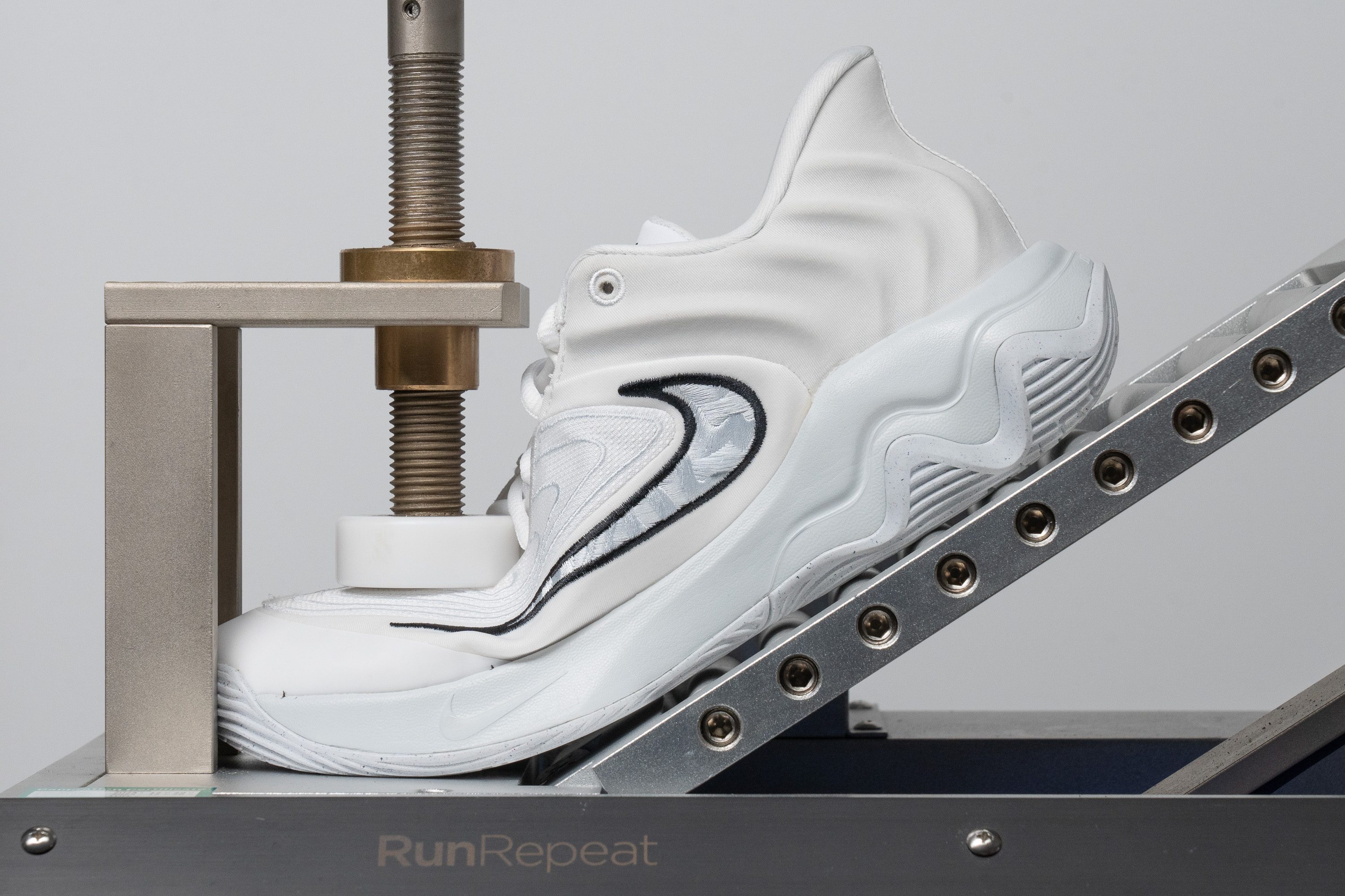 Nike Giannis Immortality 4 Flexibility / Stiffness