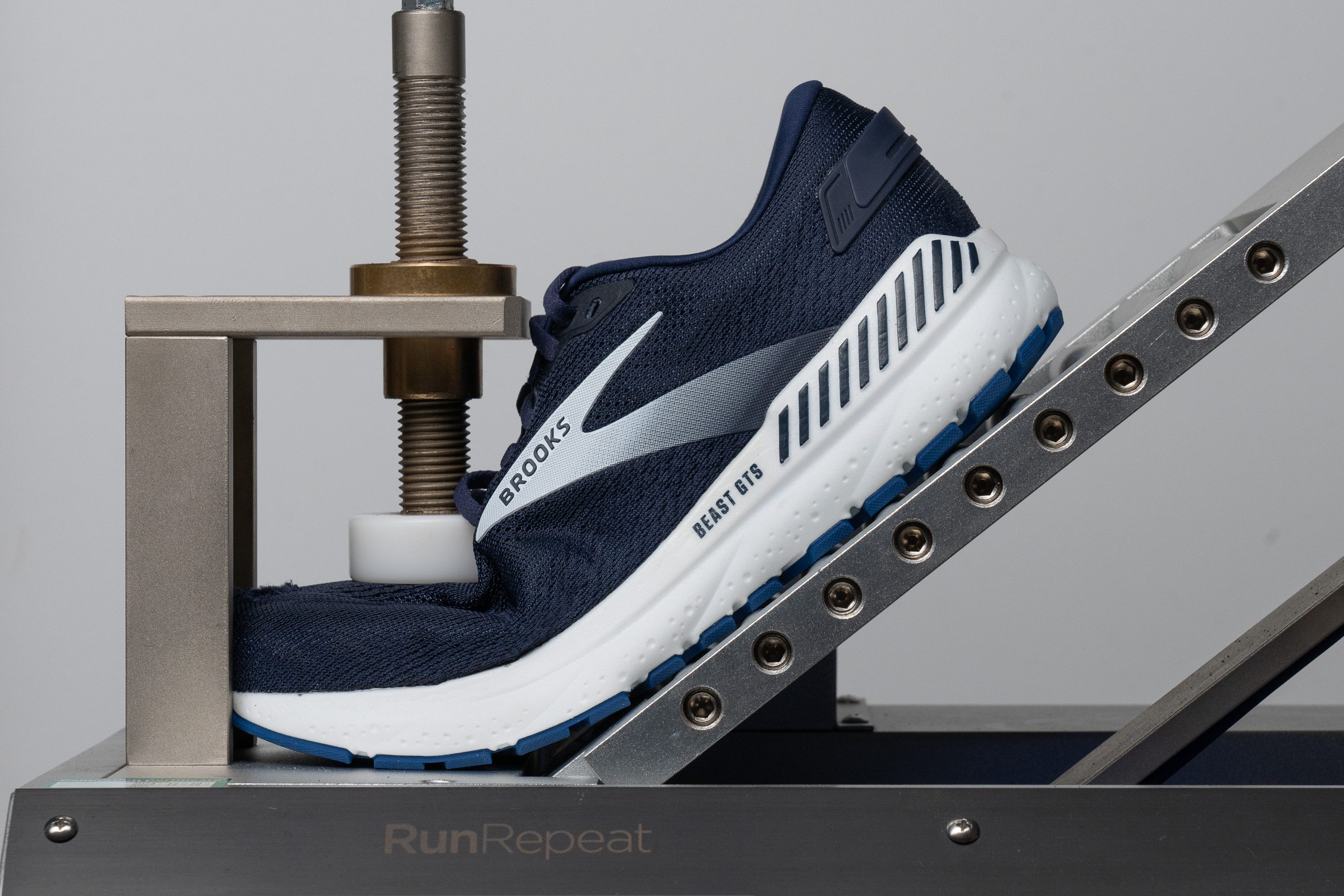 Brooks Beast GTS 24 Flexibility / Stiffness