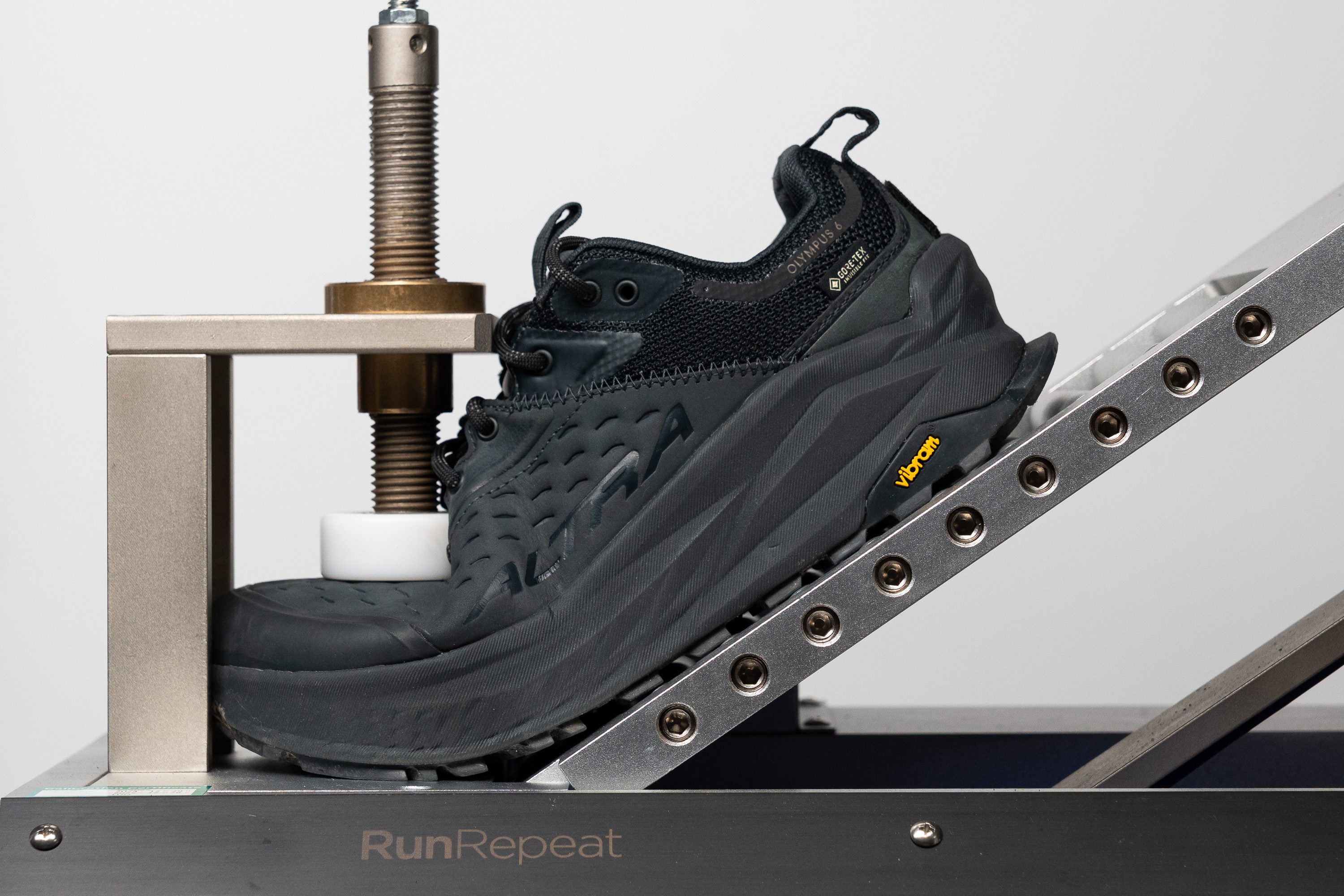 Altra Olympus 6 Hike Low GTX Flexibility / Stiffness