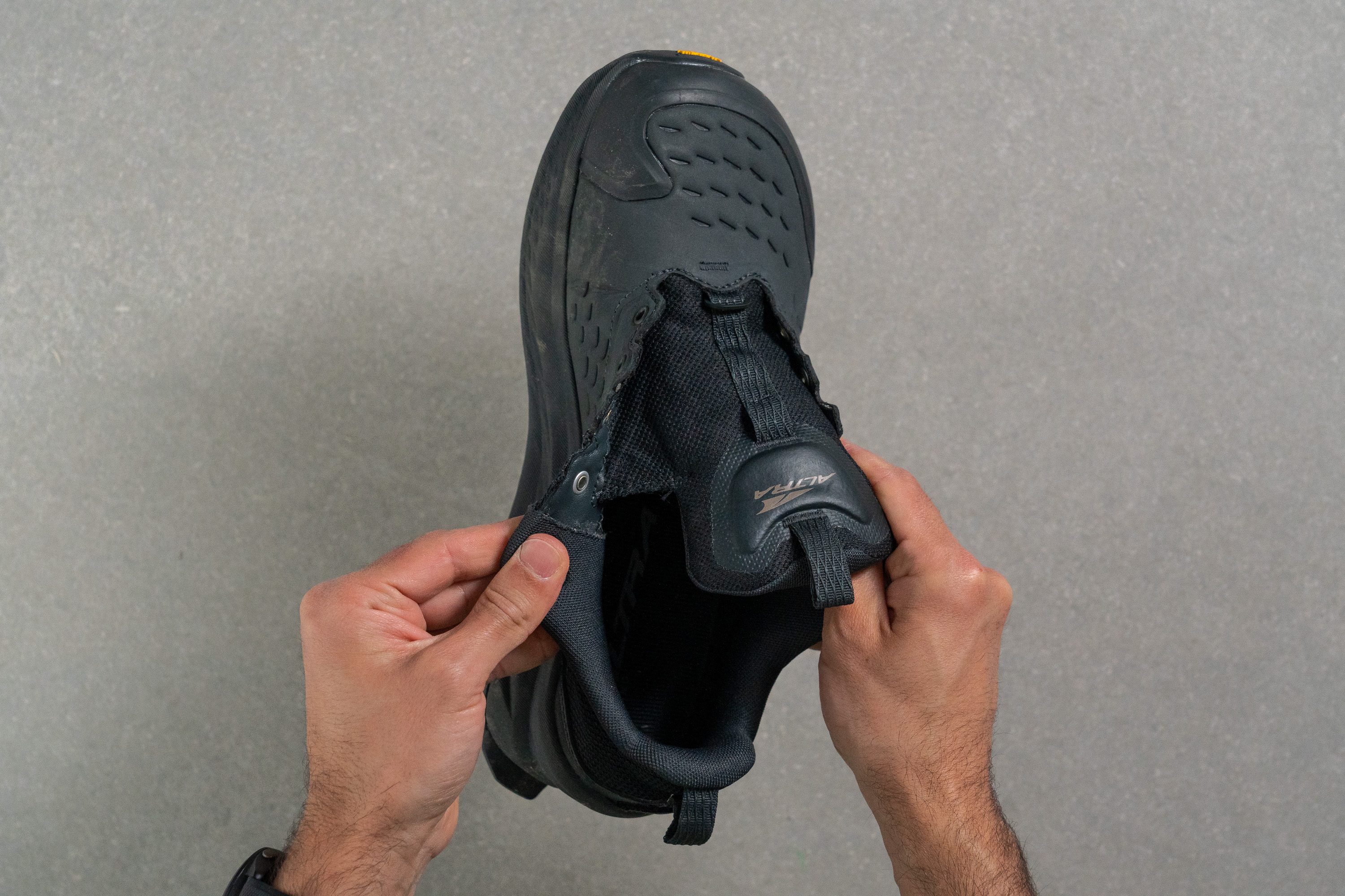 Altra Olympus 6 Hike Low GTX Tongue: gusset type
