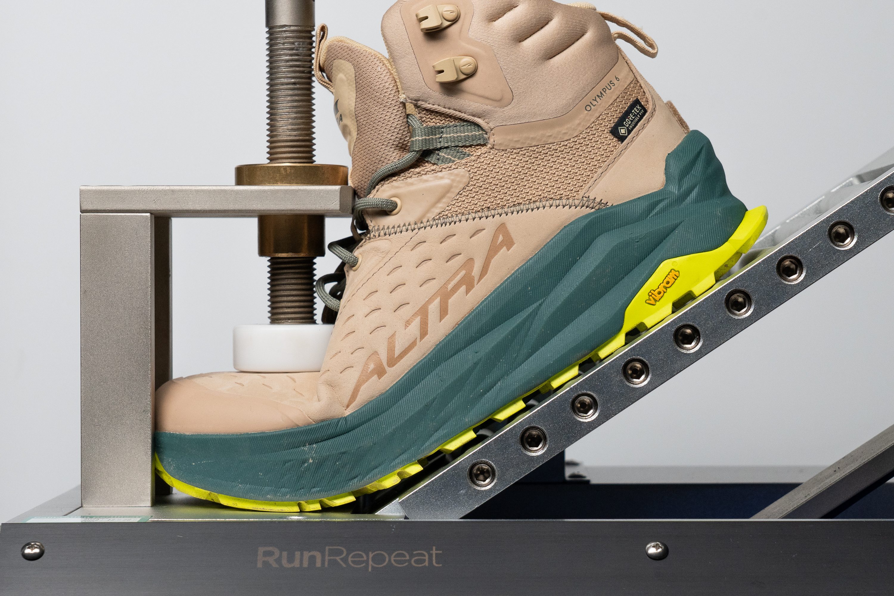 Altra Olympus 6 Hike Mid GTX Flexibility / Stiffness