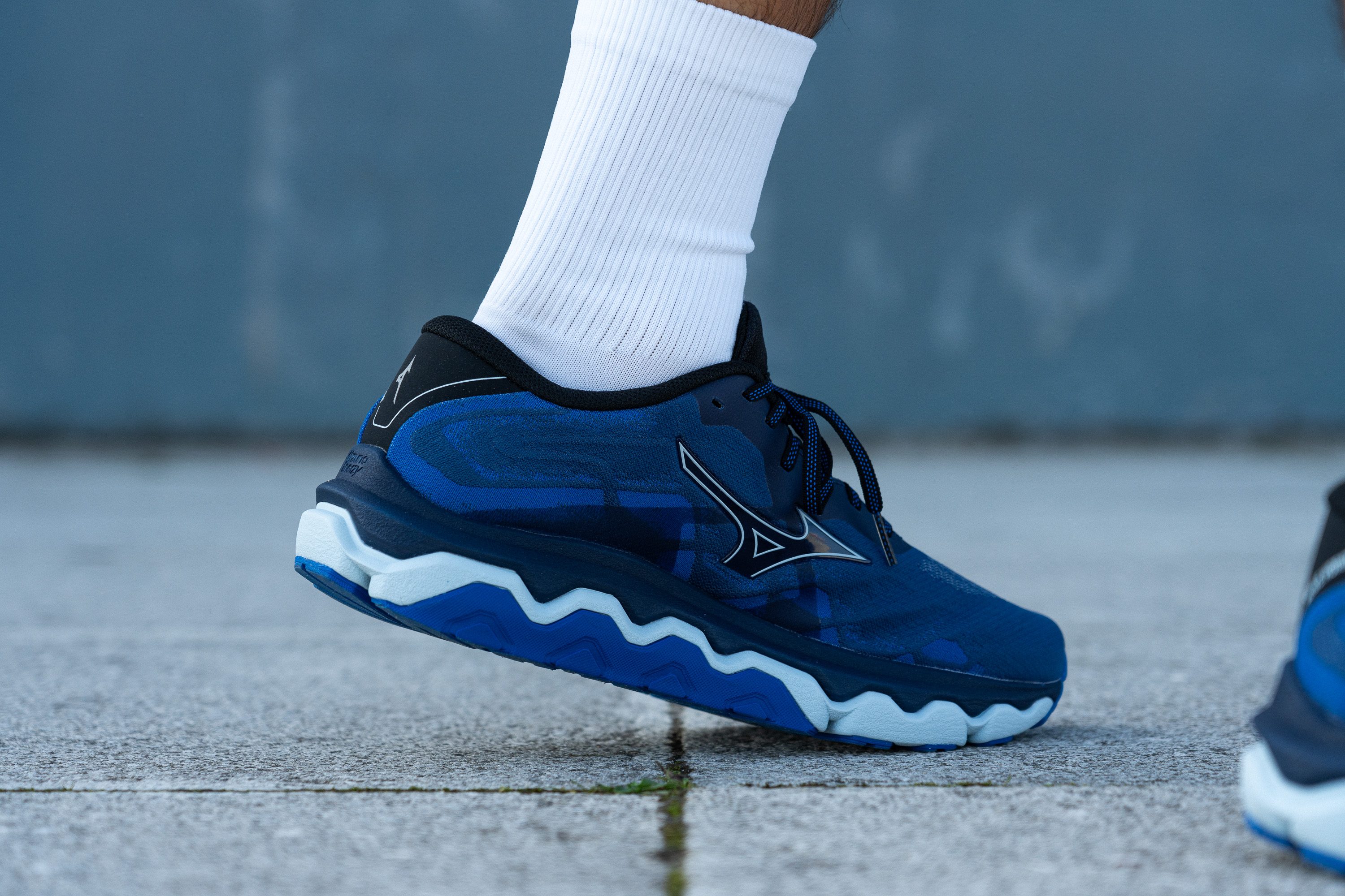 Mizuno Wave Horizon 7 Rubber Wall