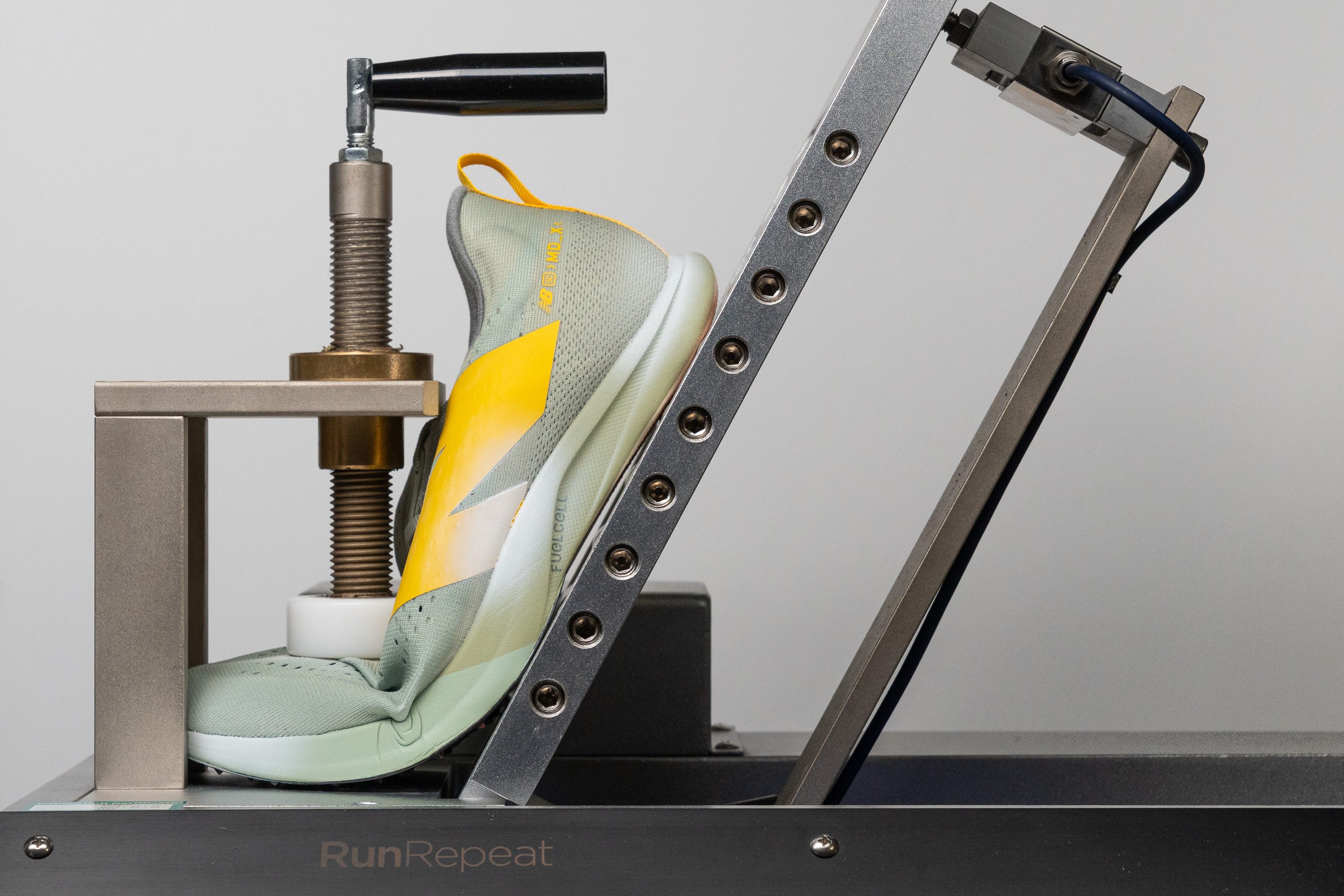 New Balance FuelCell SuperComp MD-X v3 Flexibility / Stiffness