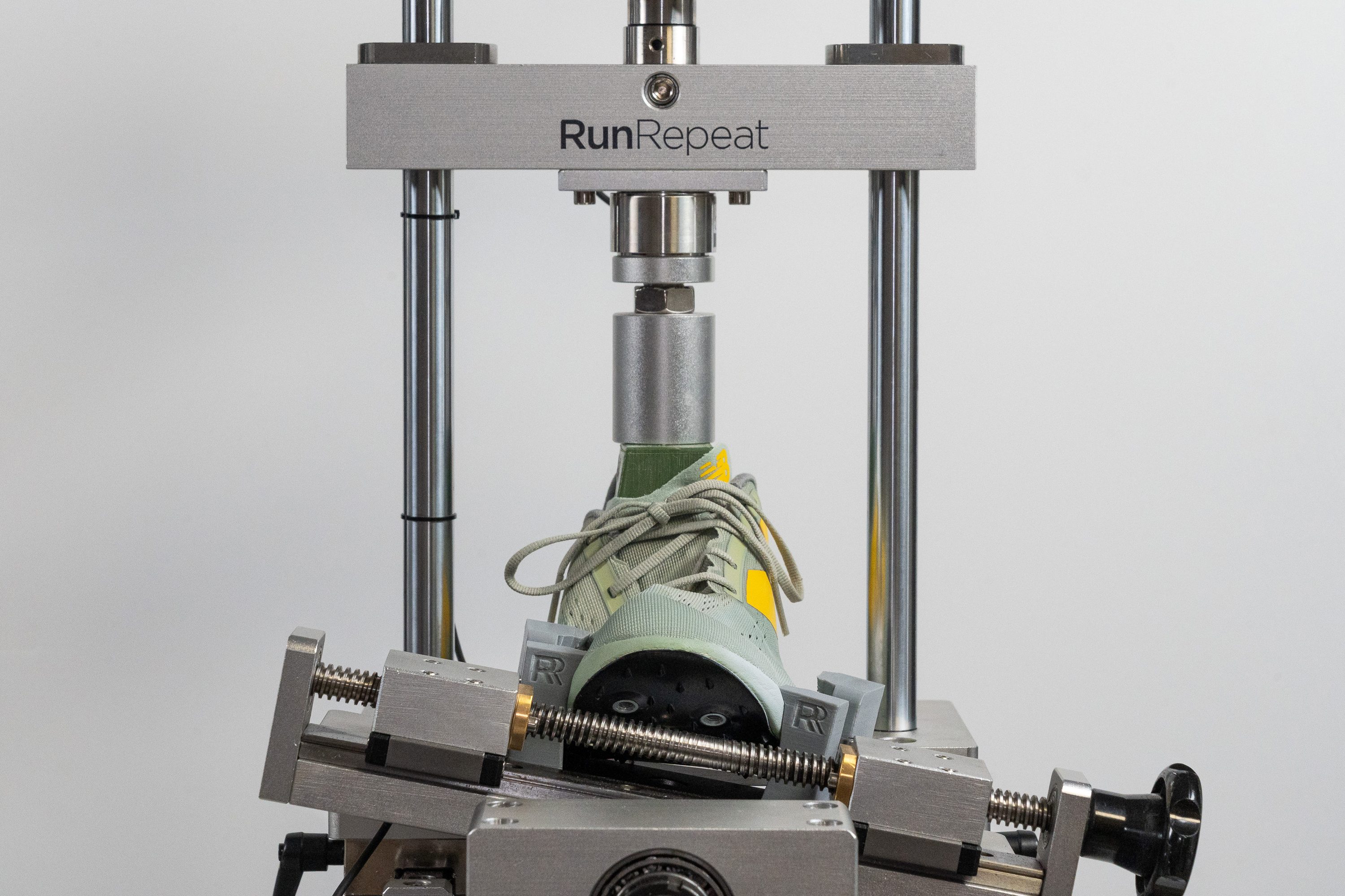 New Balance FuelCell SuperComp MD-X v3 Torsional rigidity