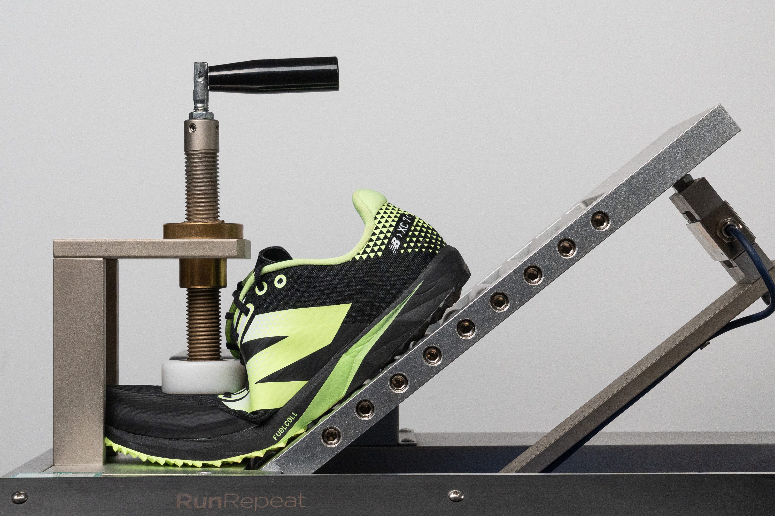 New Balance FuelCell XC7 v5 Flexibility / Stiffness