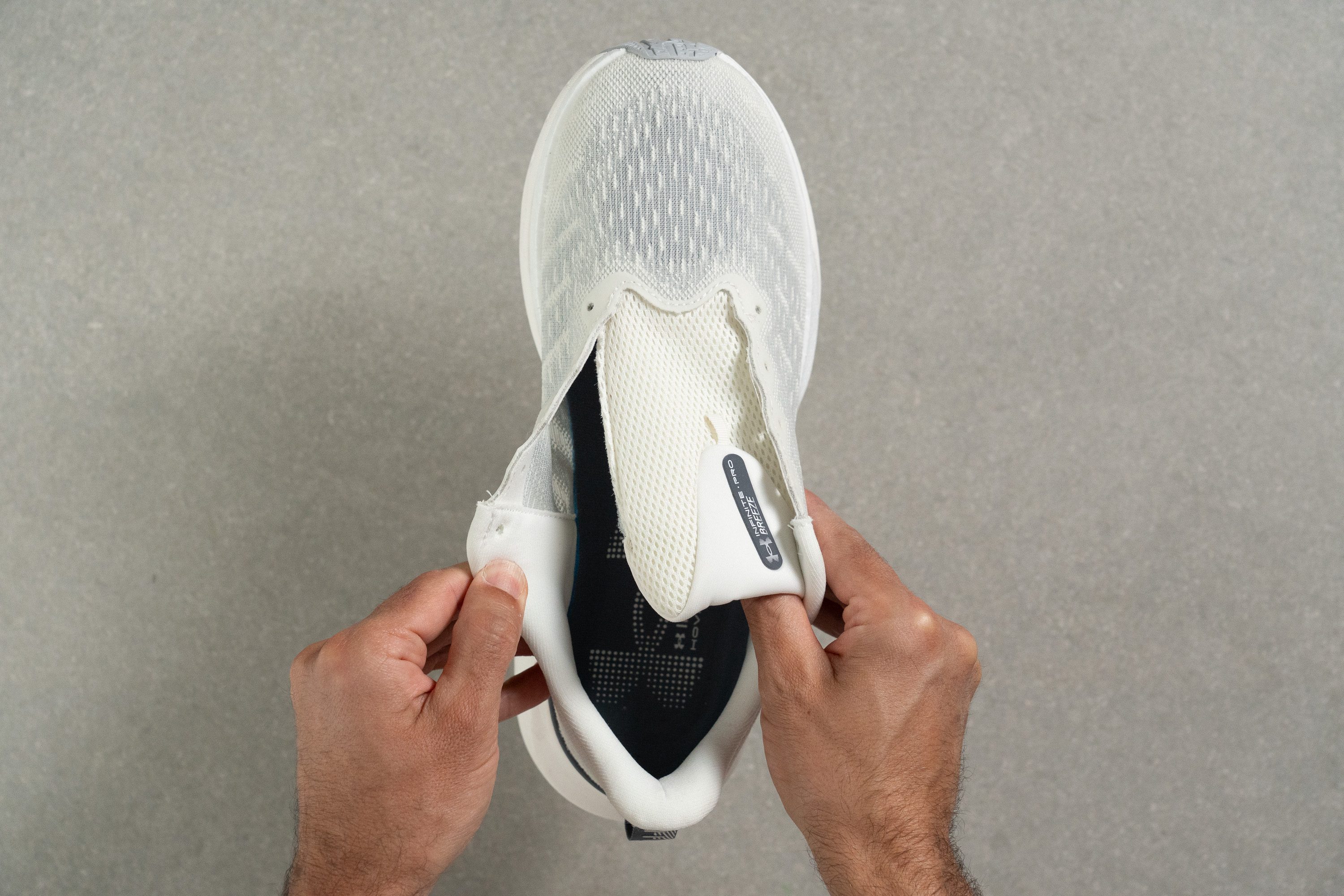 Under Armour Infinite Pro Tongue: gusset type