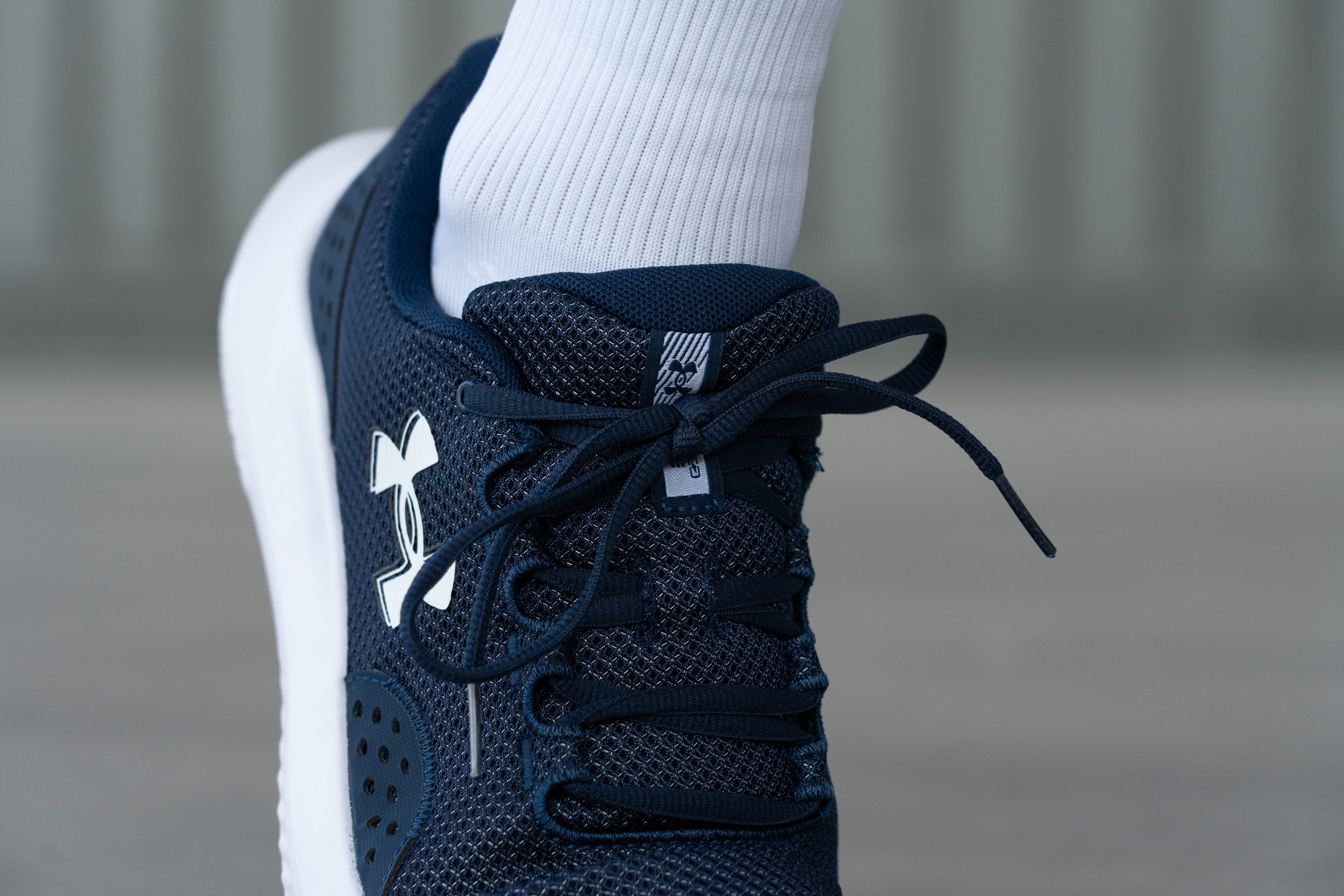 Under Armour Surge 4 lacing