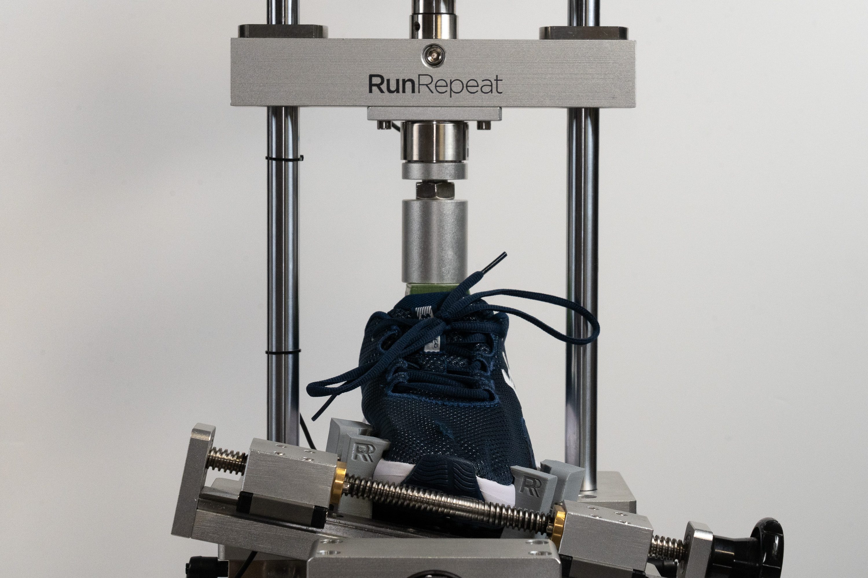 Under Armour Surge 4 Torsional rigidity