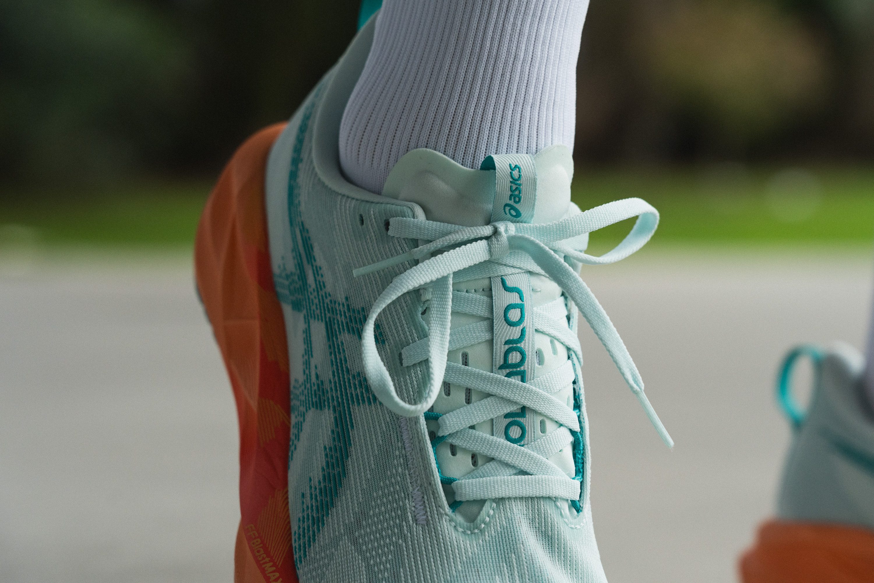 ASICS Novablast 5 Tongue tab