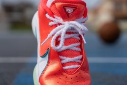 Cortadas por la mitad: Análisis y review de las Nike LeBron 22 (2025) | RunRepeat