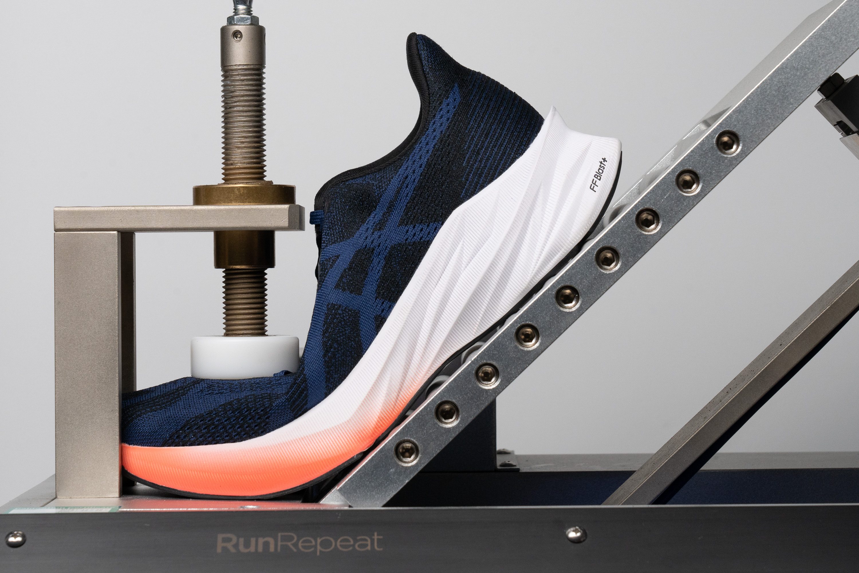 ASICS Dynablast 5 Flexibility / Stiffness