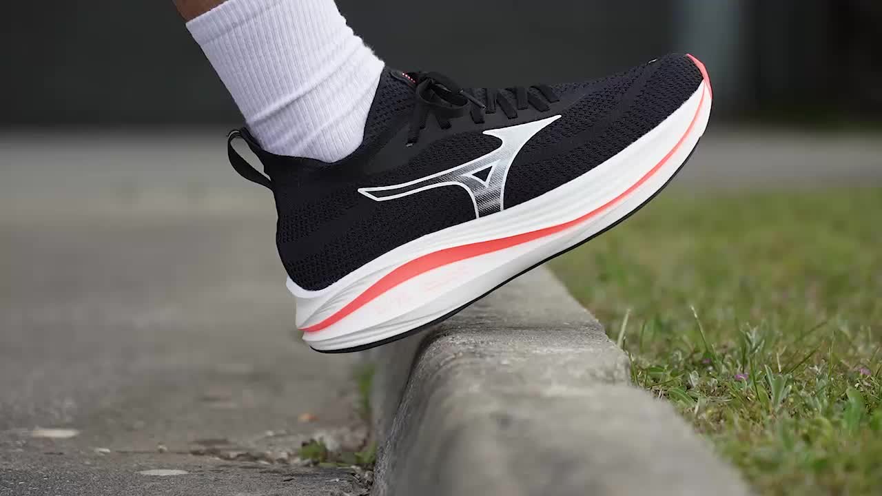 Cut in half: Mizuno Neo Zen Review (2025) | RunRepeat