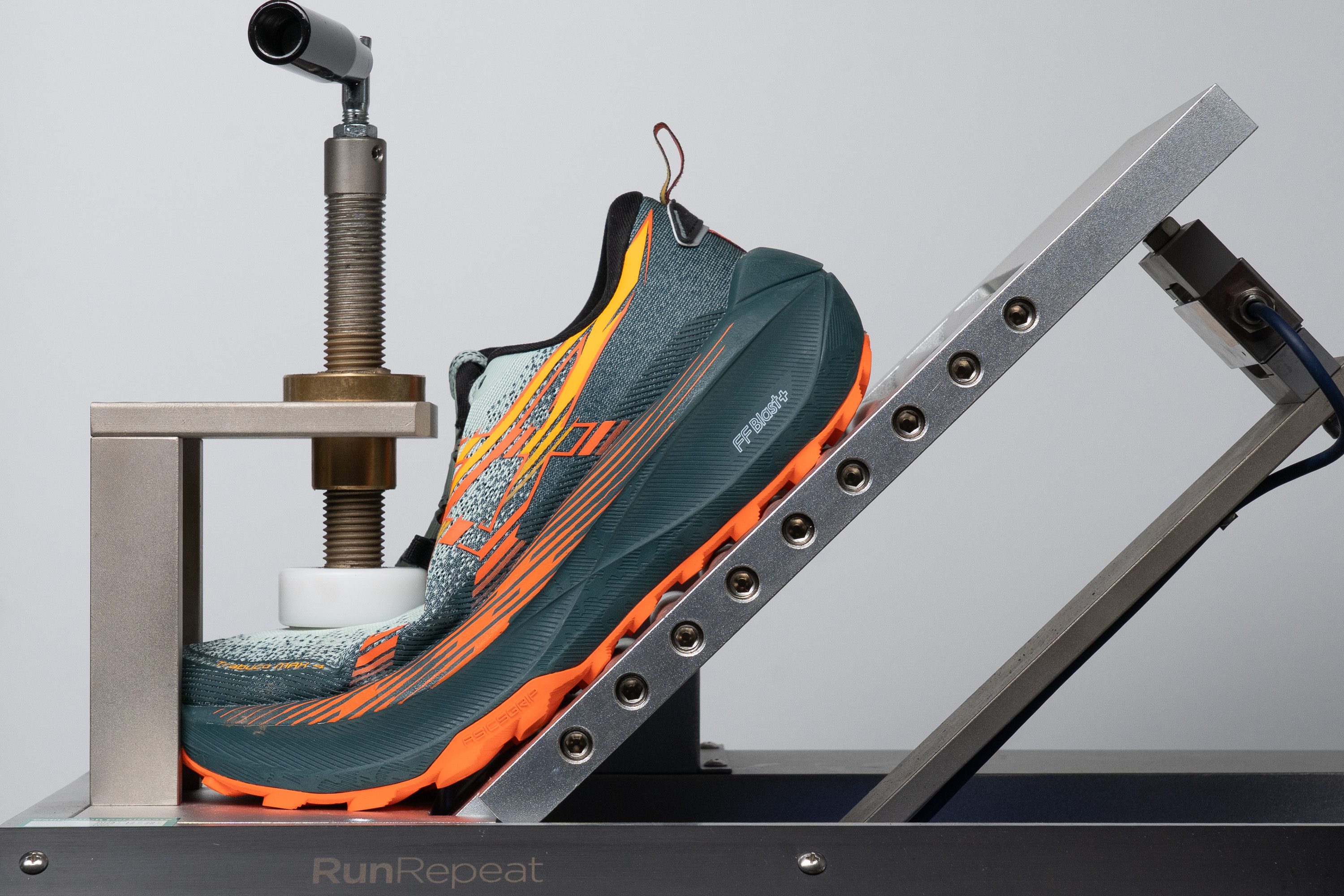 ASICS Trabuco Max 4 Flexibility / Stiffness