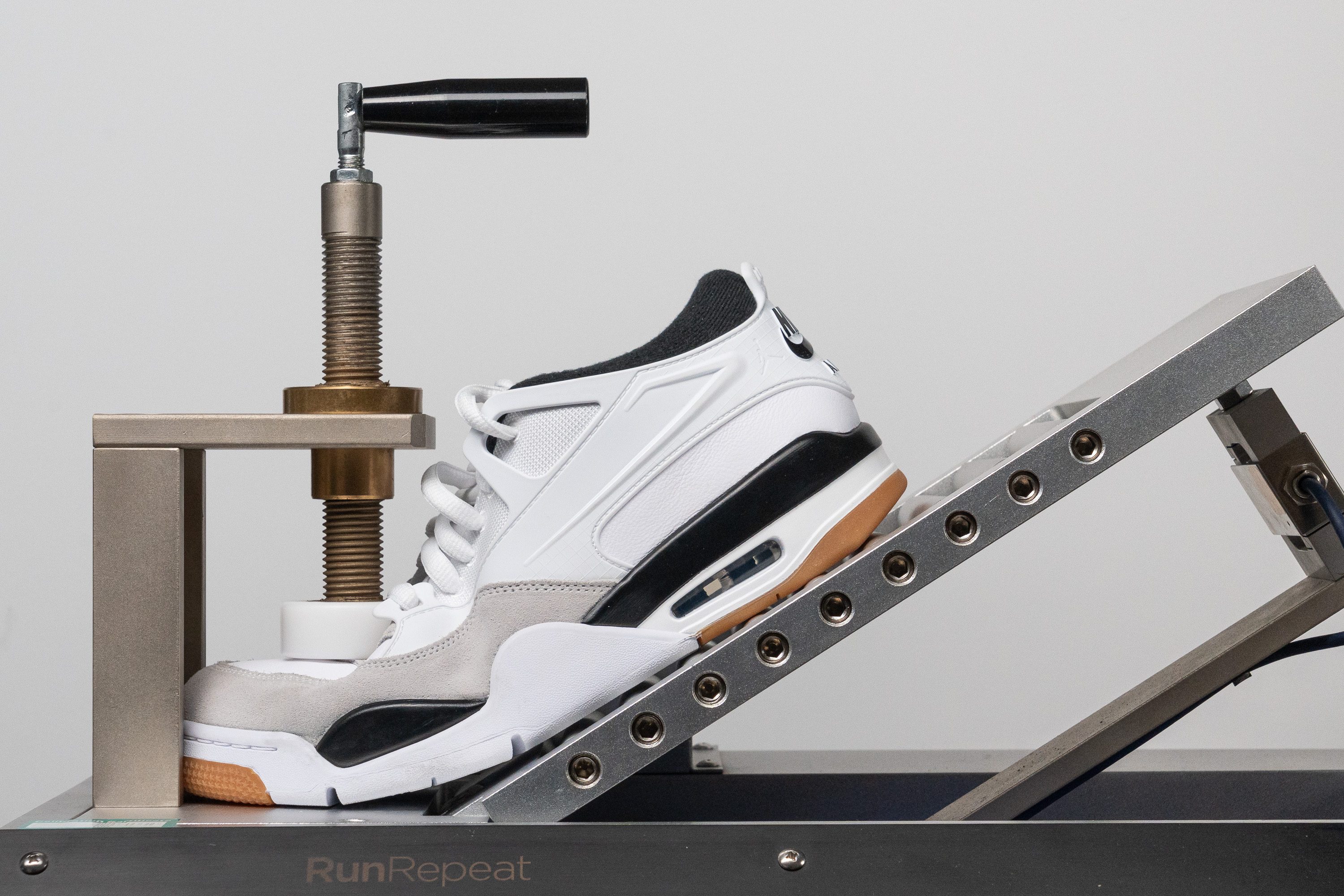 Air Jordan 4 RM Flexibility / Stiffness