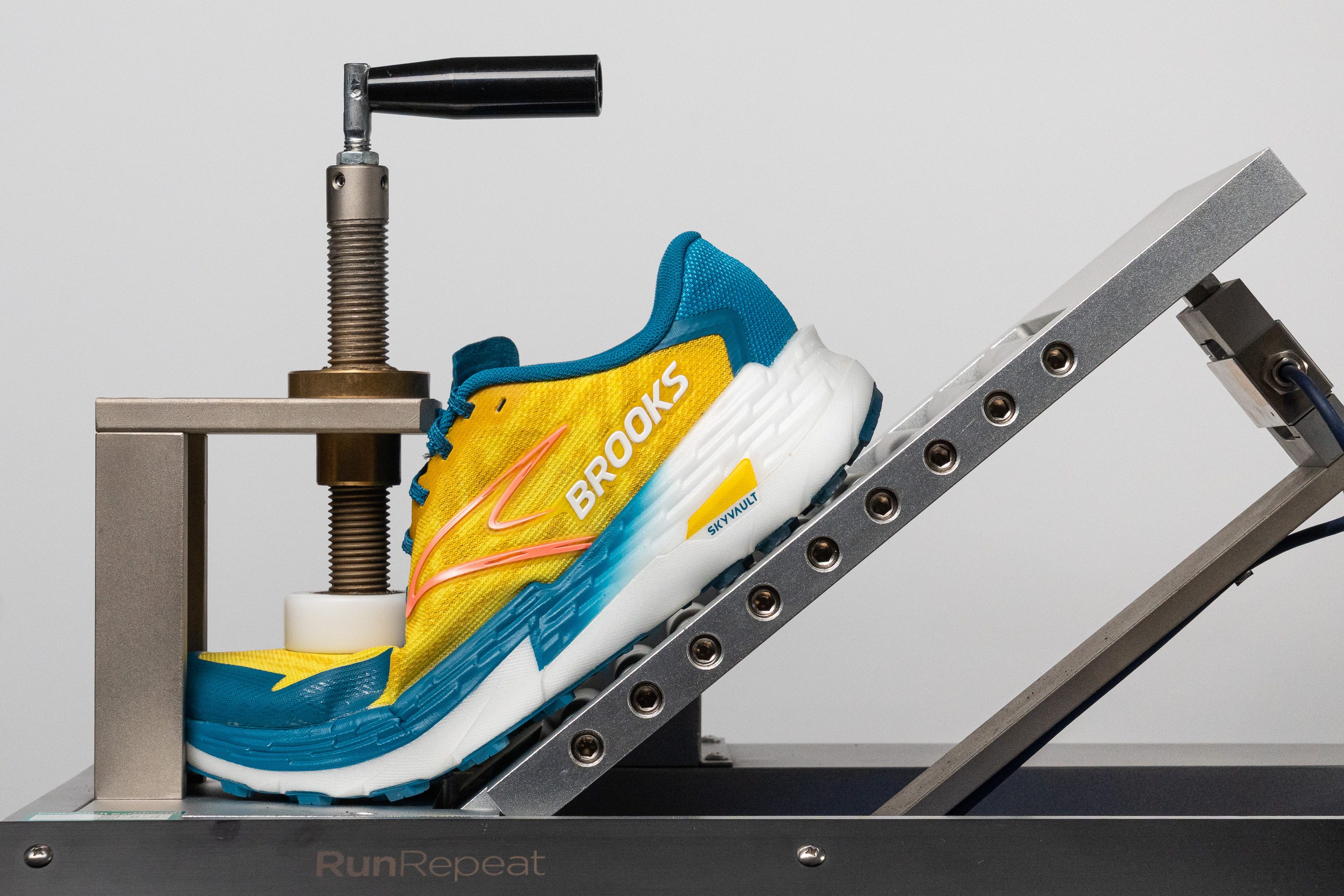 Brooks Catamount 4 Flexibility / Stiffness