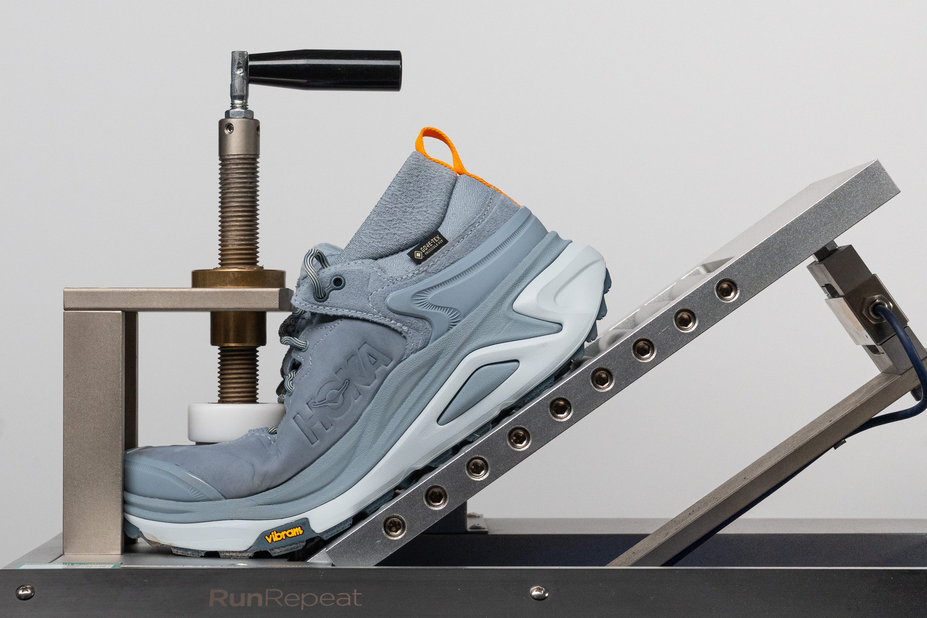 HOKA Kaha 3 Low GTX Flexibility / Stiffness