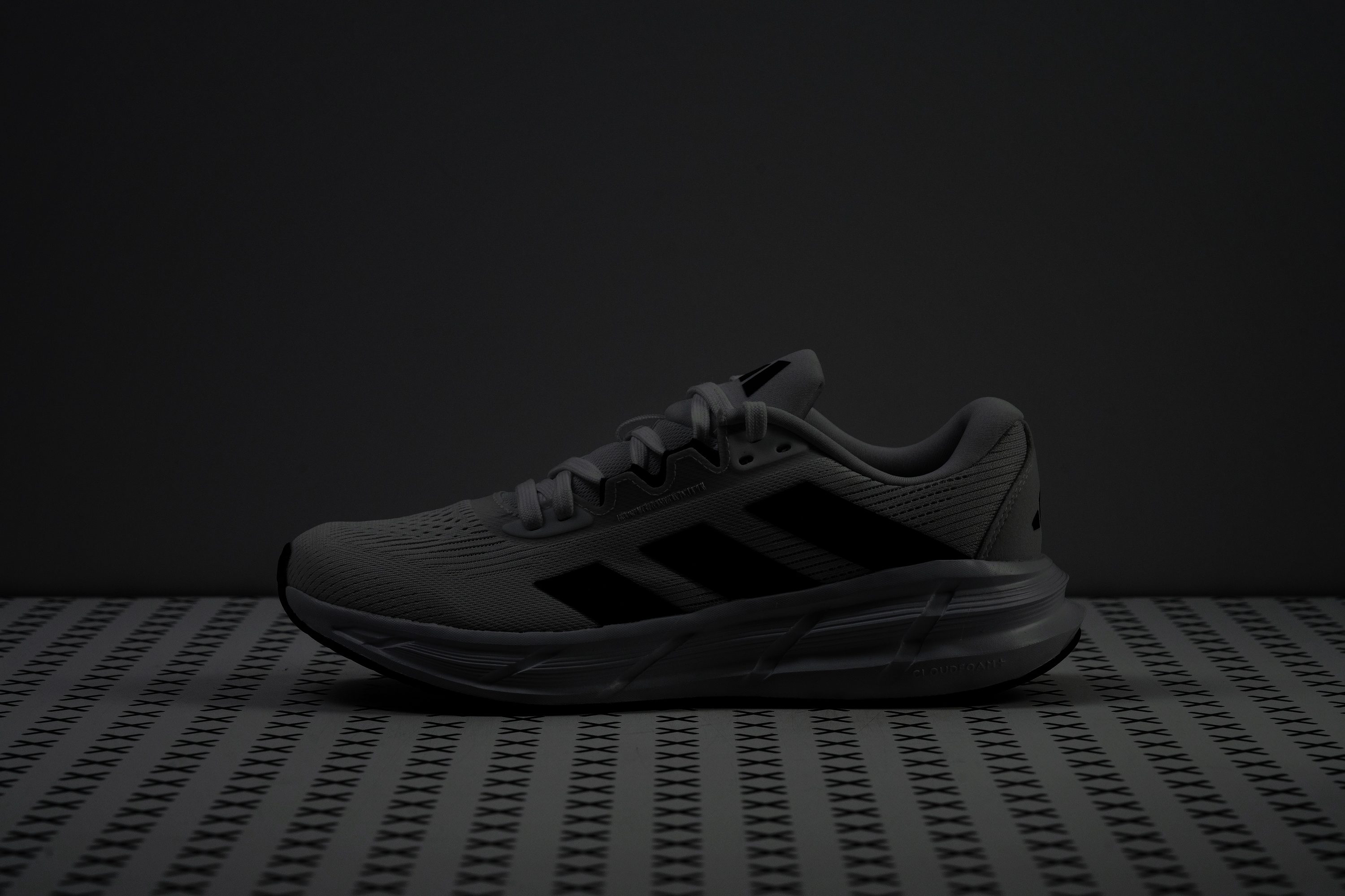 Adidas Questar 3 Reflective elements
