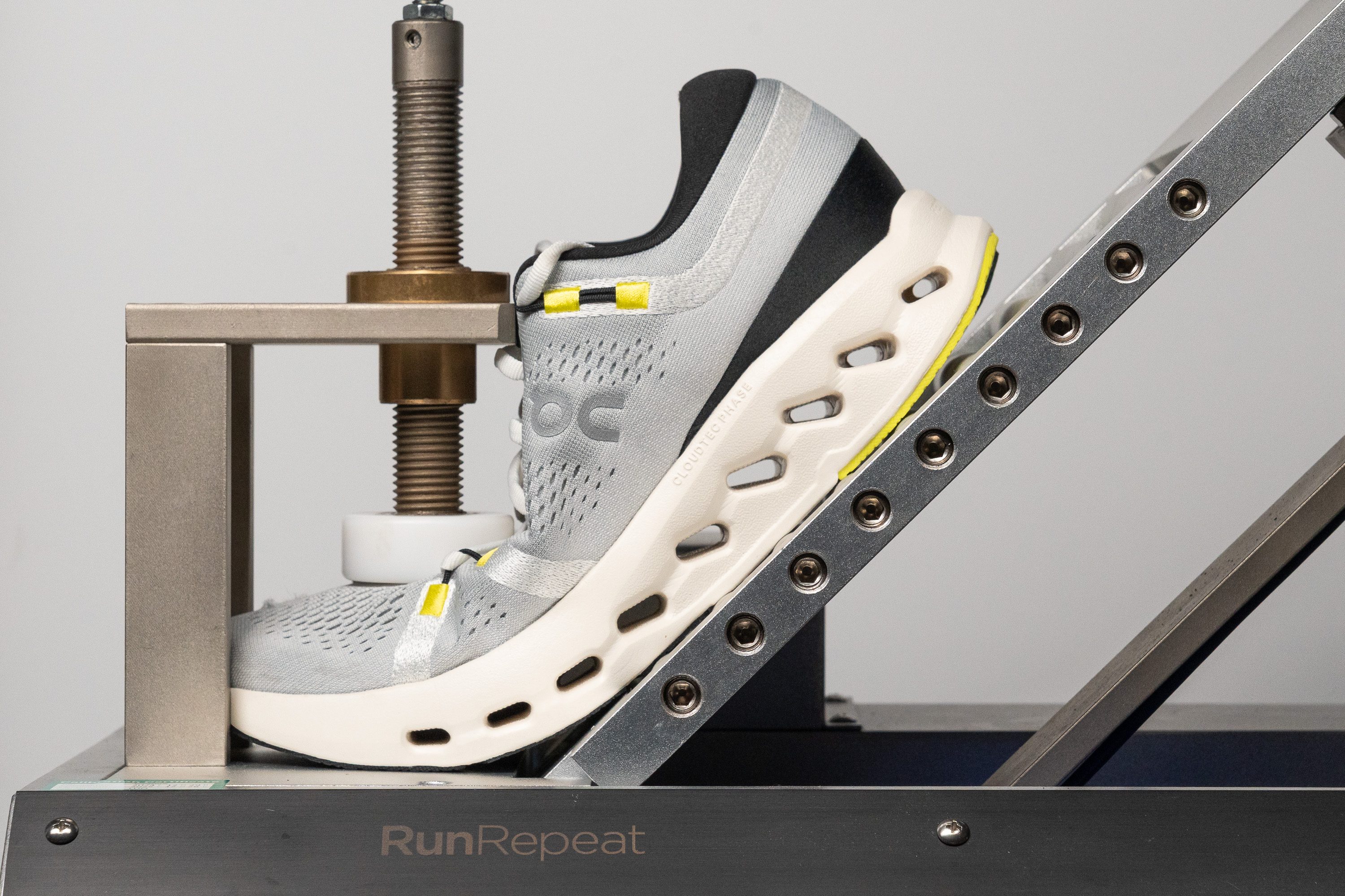 On Cloudsurfer 2 Flexibility / Stiffness