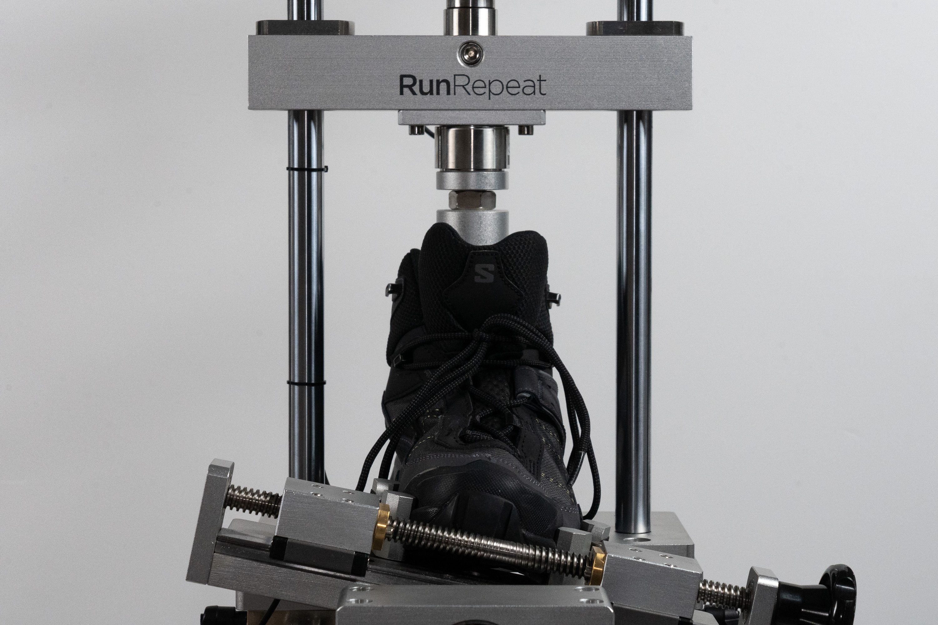 Salomon X Ultra 5 Mid GTX Torsional rigidity