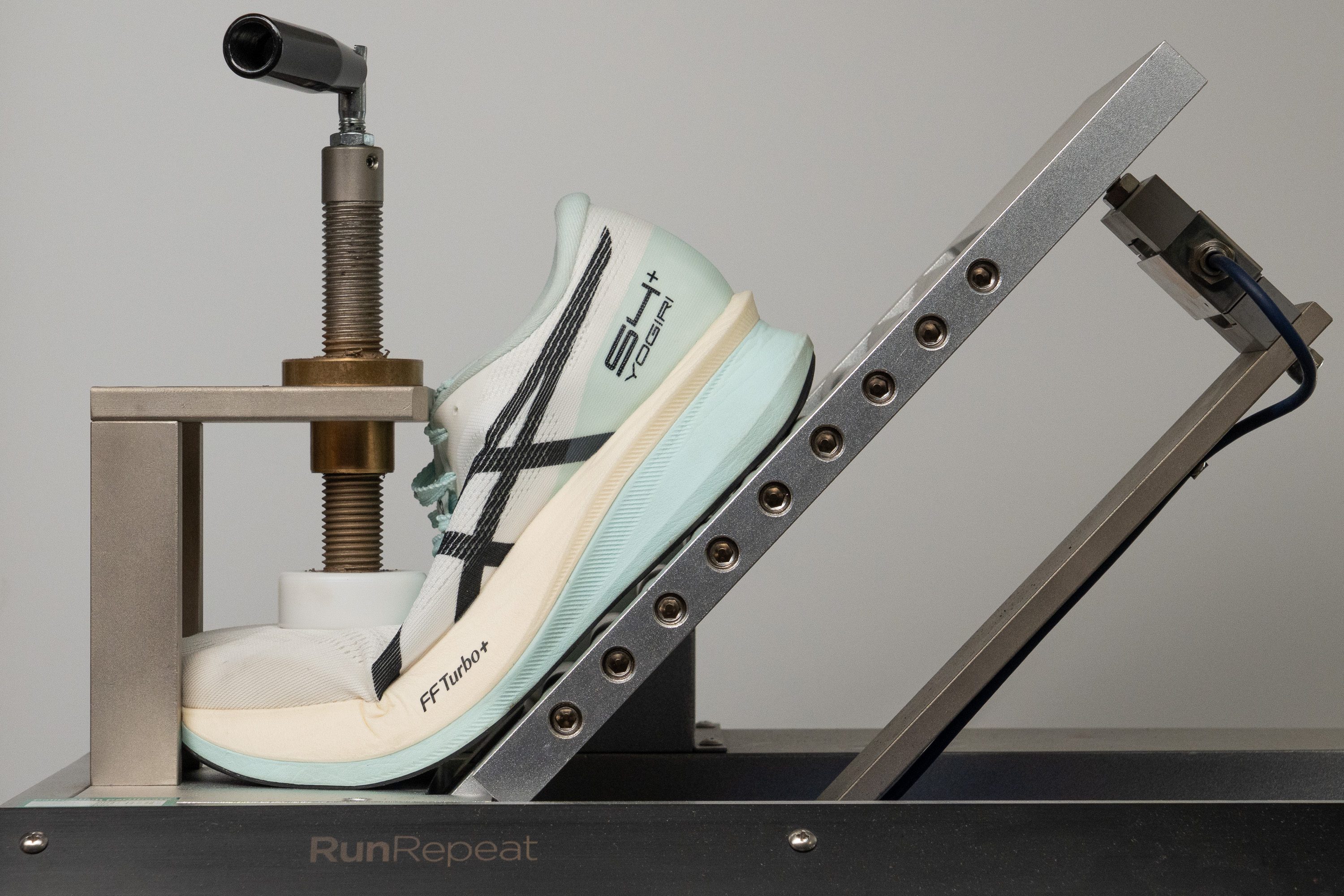 ASICS S4+ Yogiri Flexibility / Stiffness