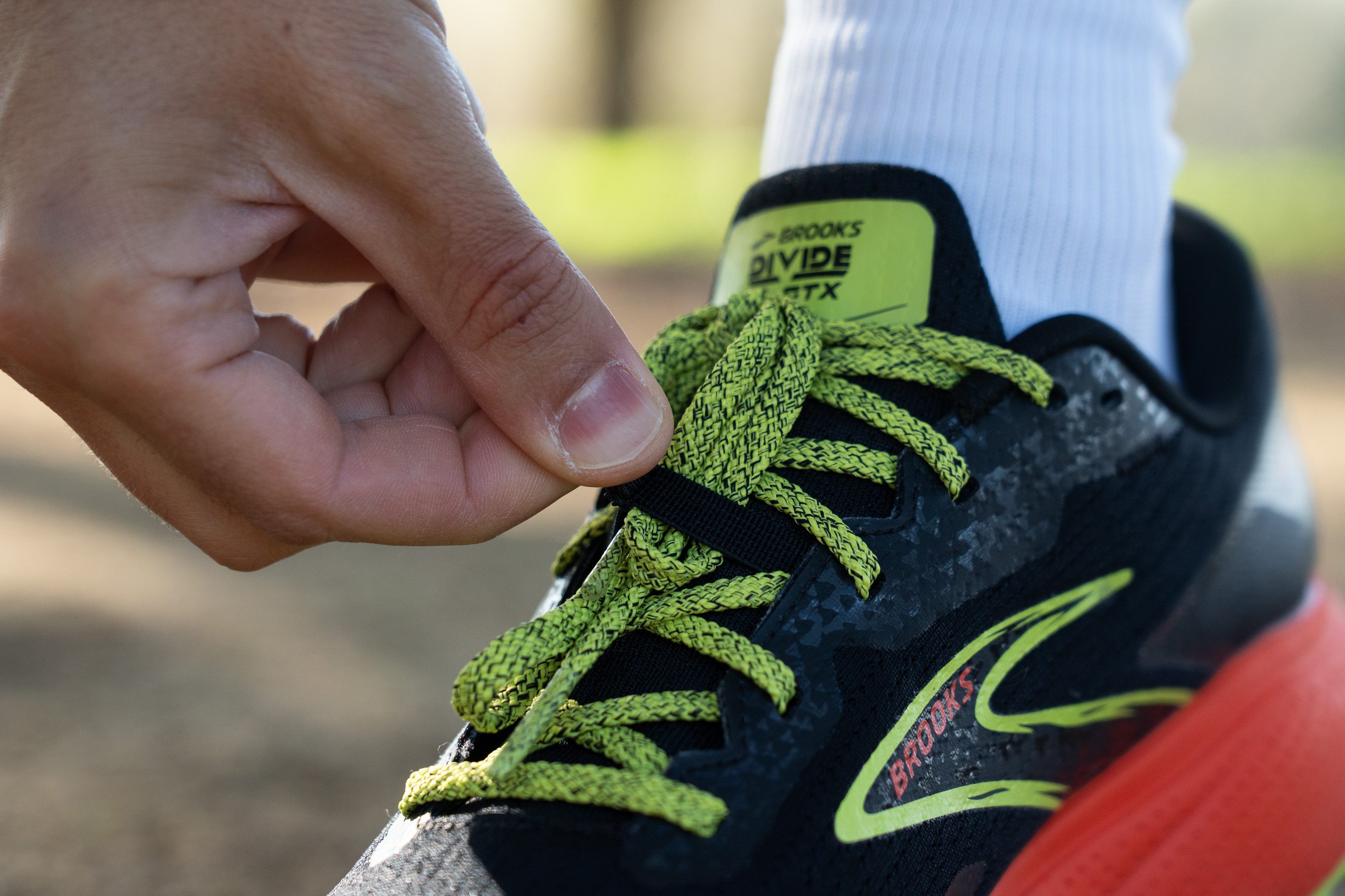 Brooks Divide 5 GTX tongue loop