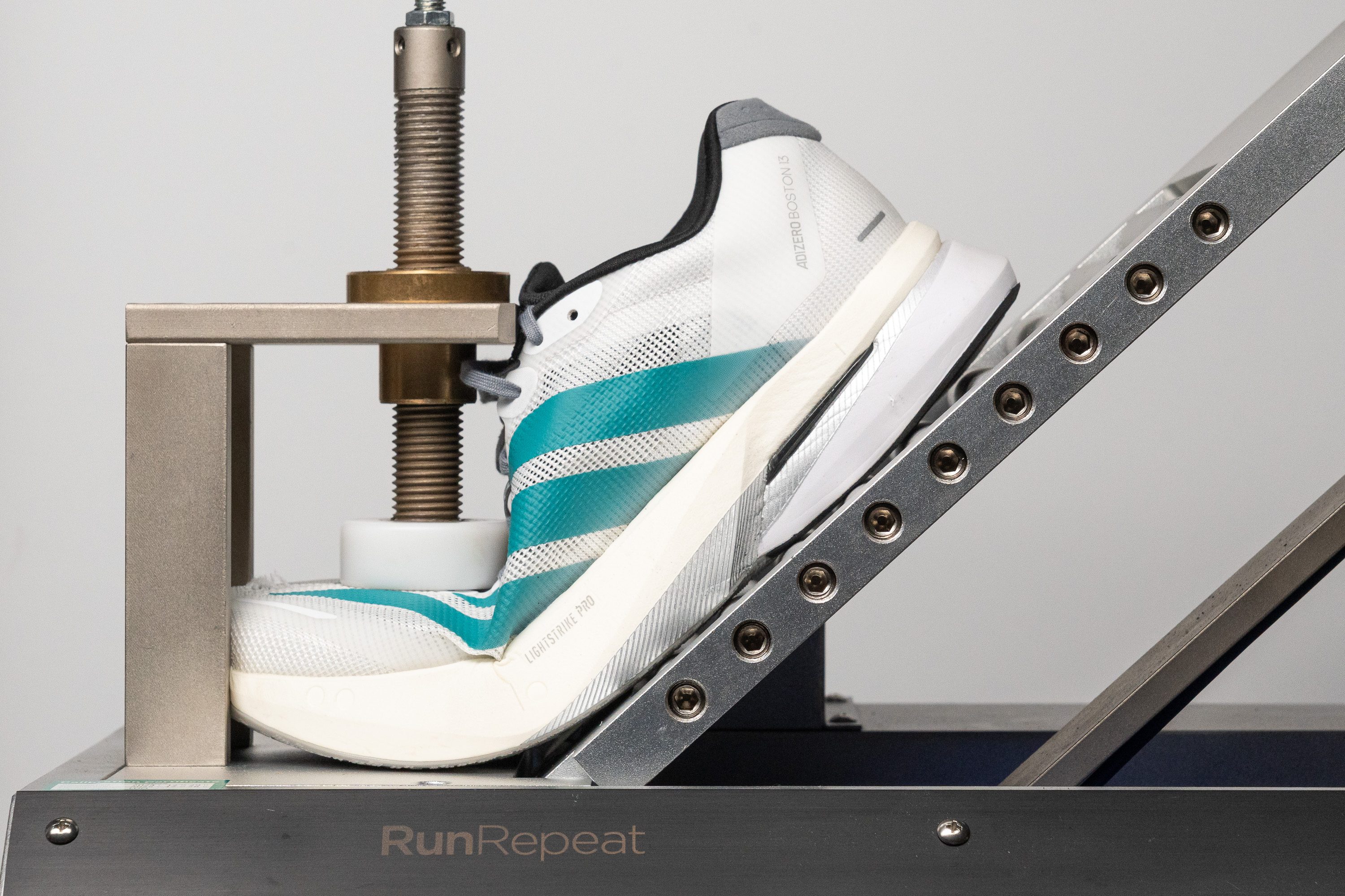 Adidas Adizero Boston 13 Flexibility / Stiffness