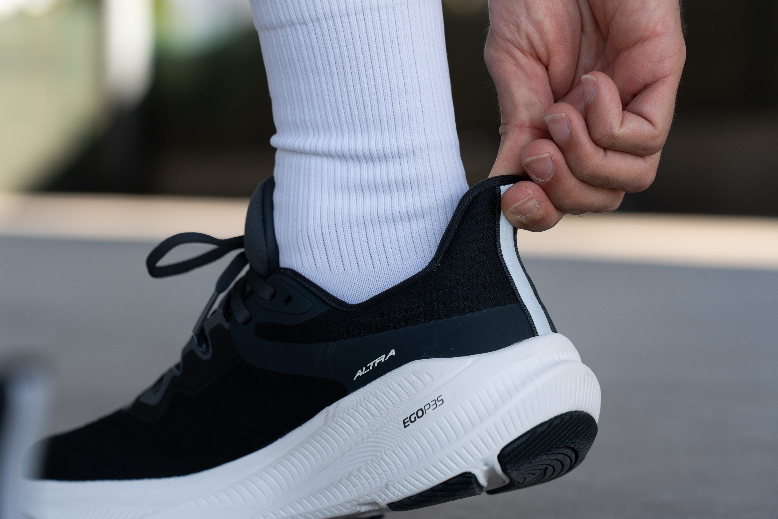 Altra Experience Flow 2 Heel tab