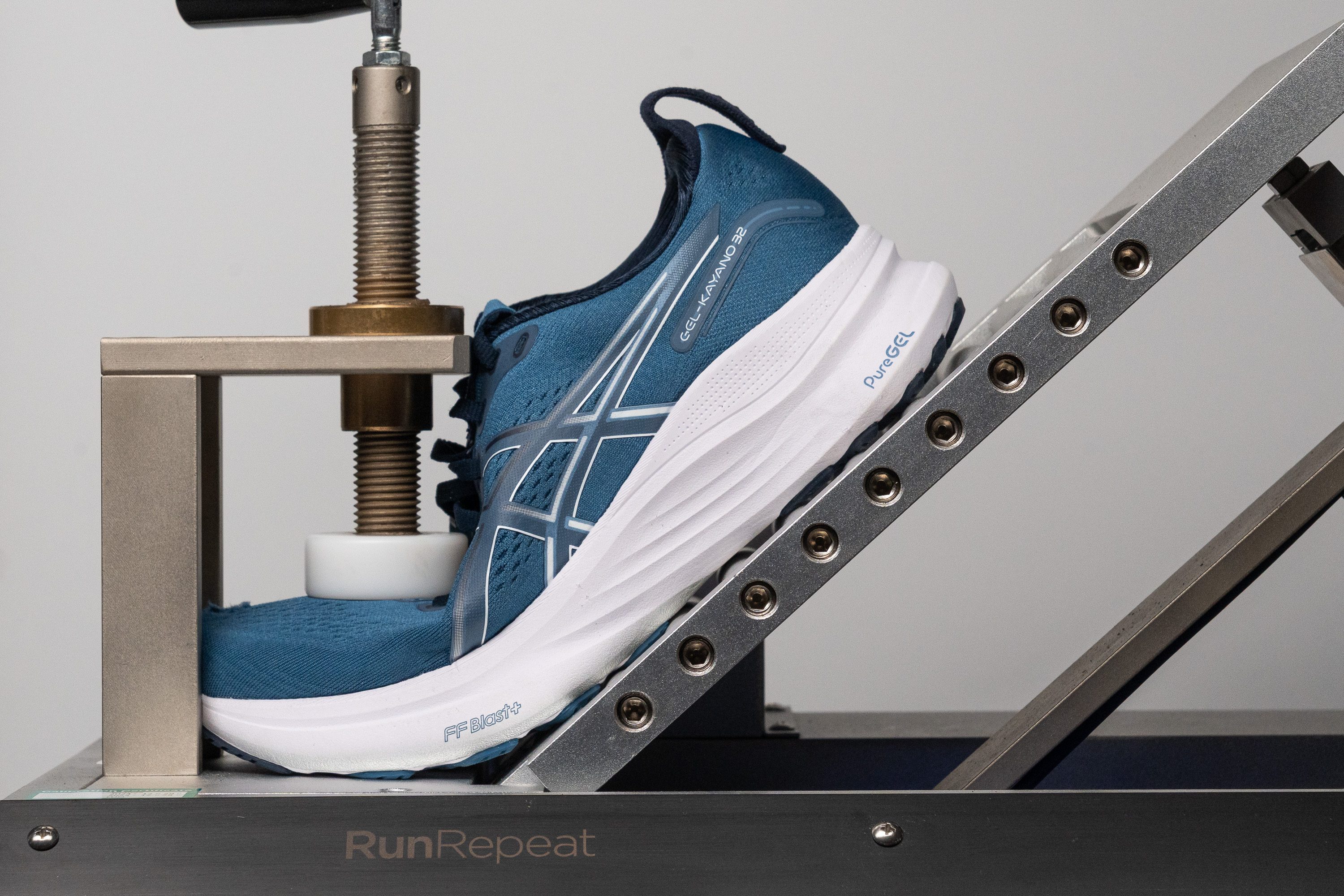 ASICS Gel Kayano 32 Flexibility / Stiffness