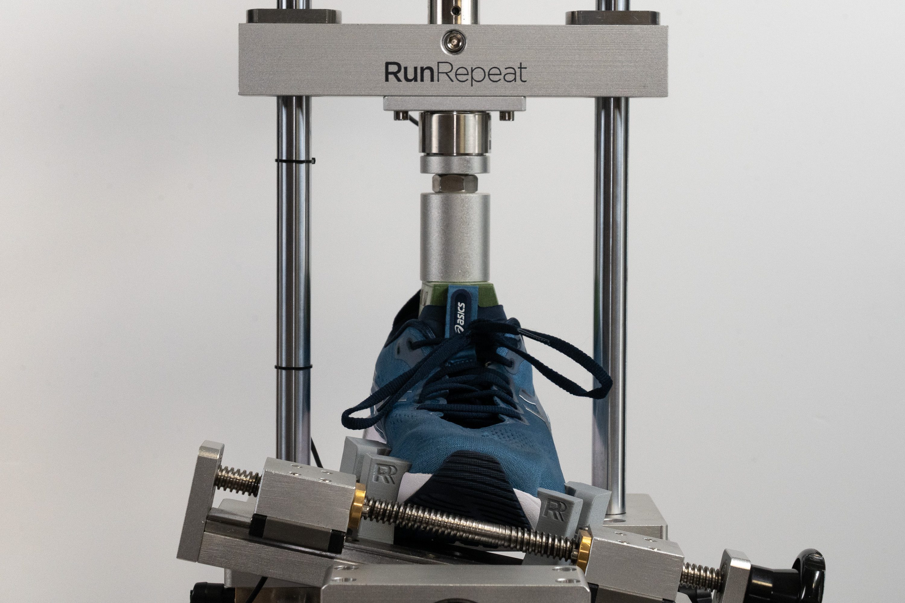 ASICS Gel Kayano 32 Torsional rigidity