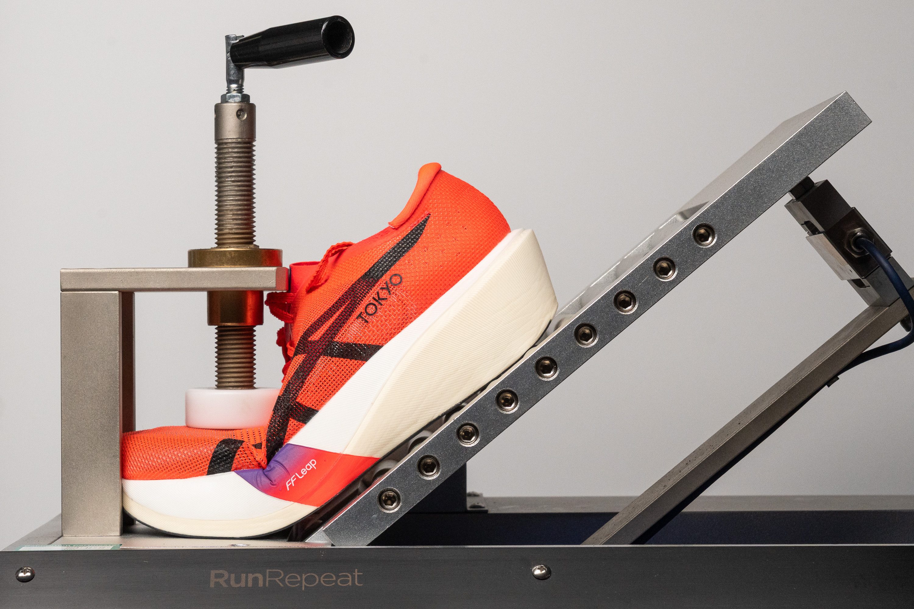 ASICS Metaspeed Edge Tokyo Flexibility / Stiffness