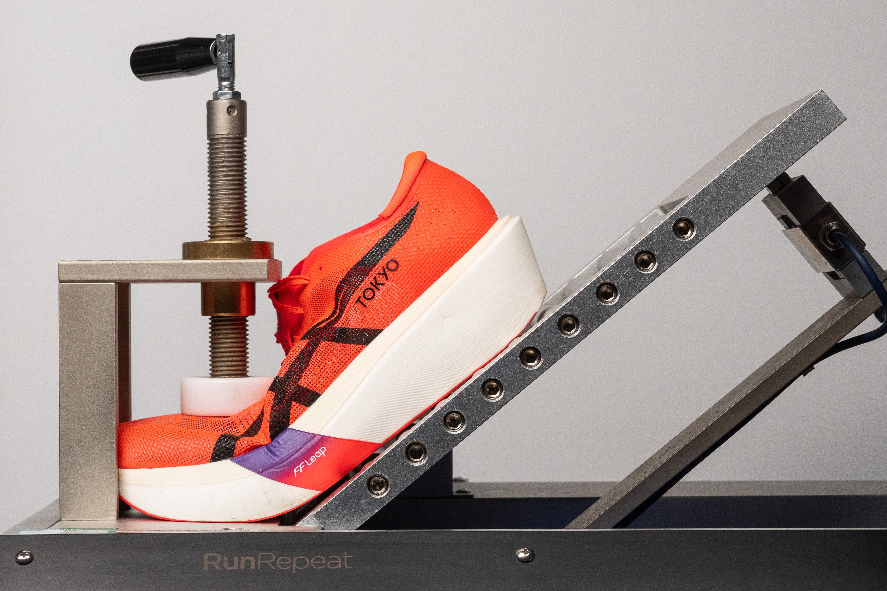 ASICS Metaspeed Sky Tokyo Flexibility / Stiffness