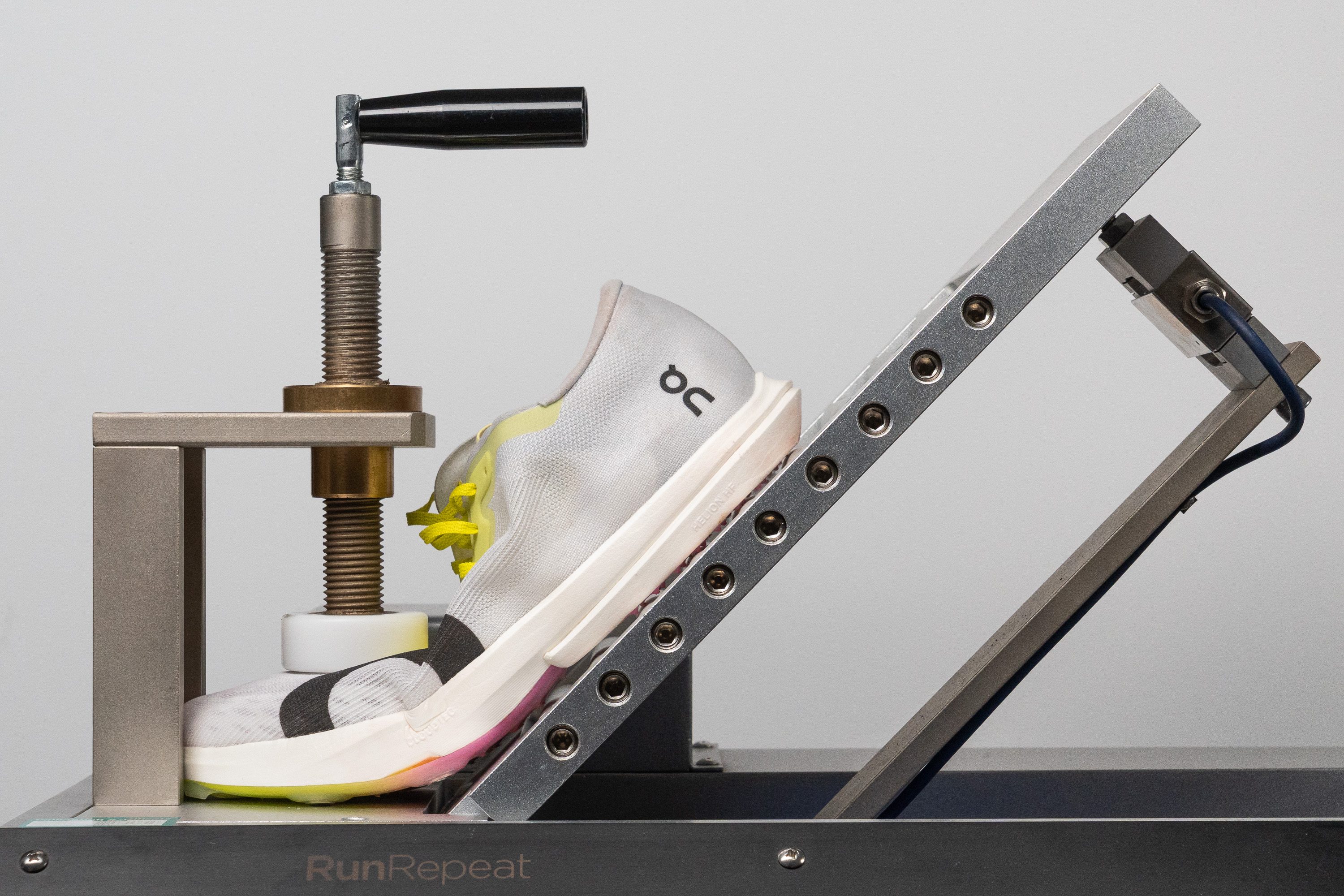 On Cloudspike Amplius 2 Flexibility / Stiffness