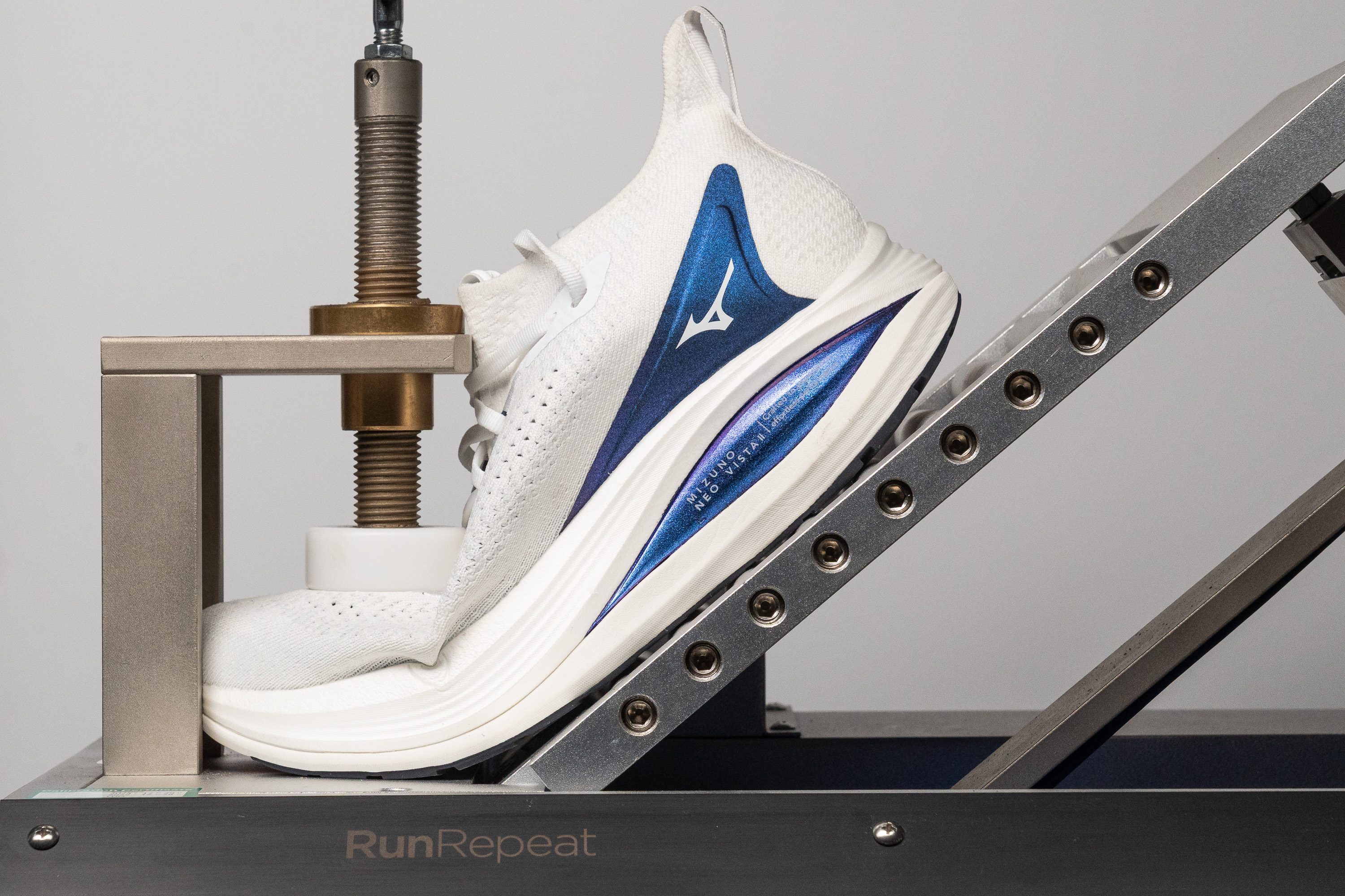 Mizuno Neo Vista 2 Flexibility / Stiffness