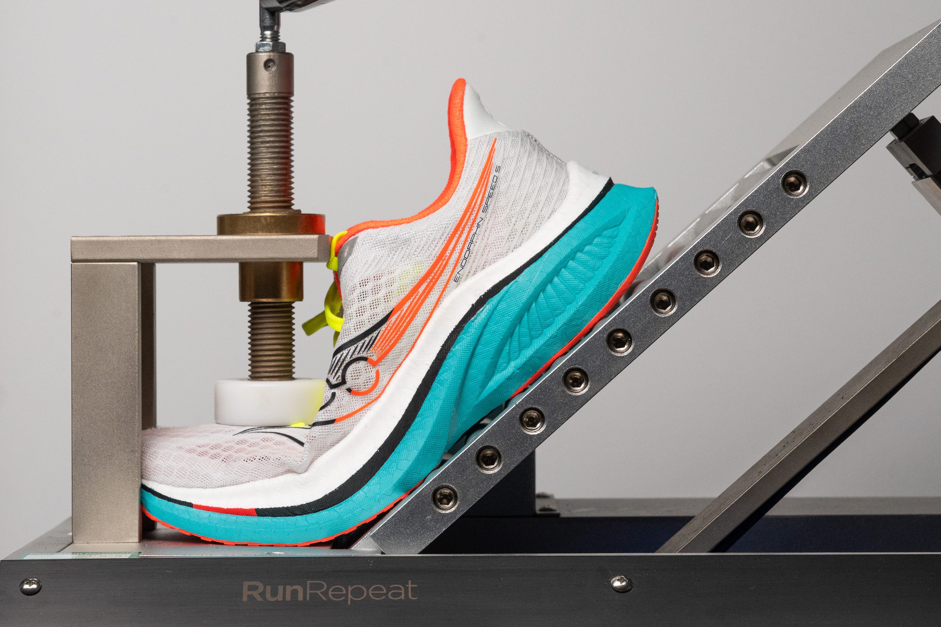 Saucony Endorphin Speed 5 Flexibility / Stiffness