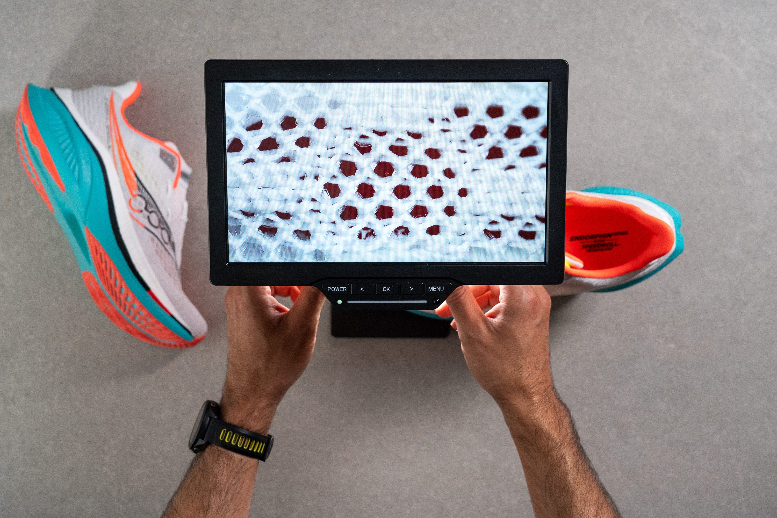 Saucony Endorphin Speed 5 microscope