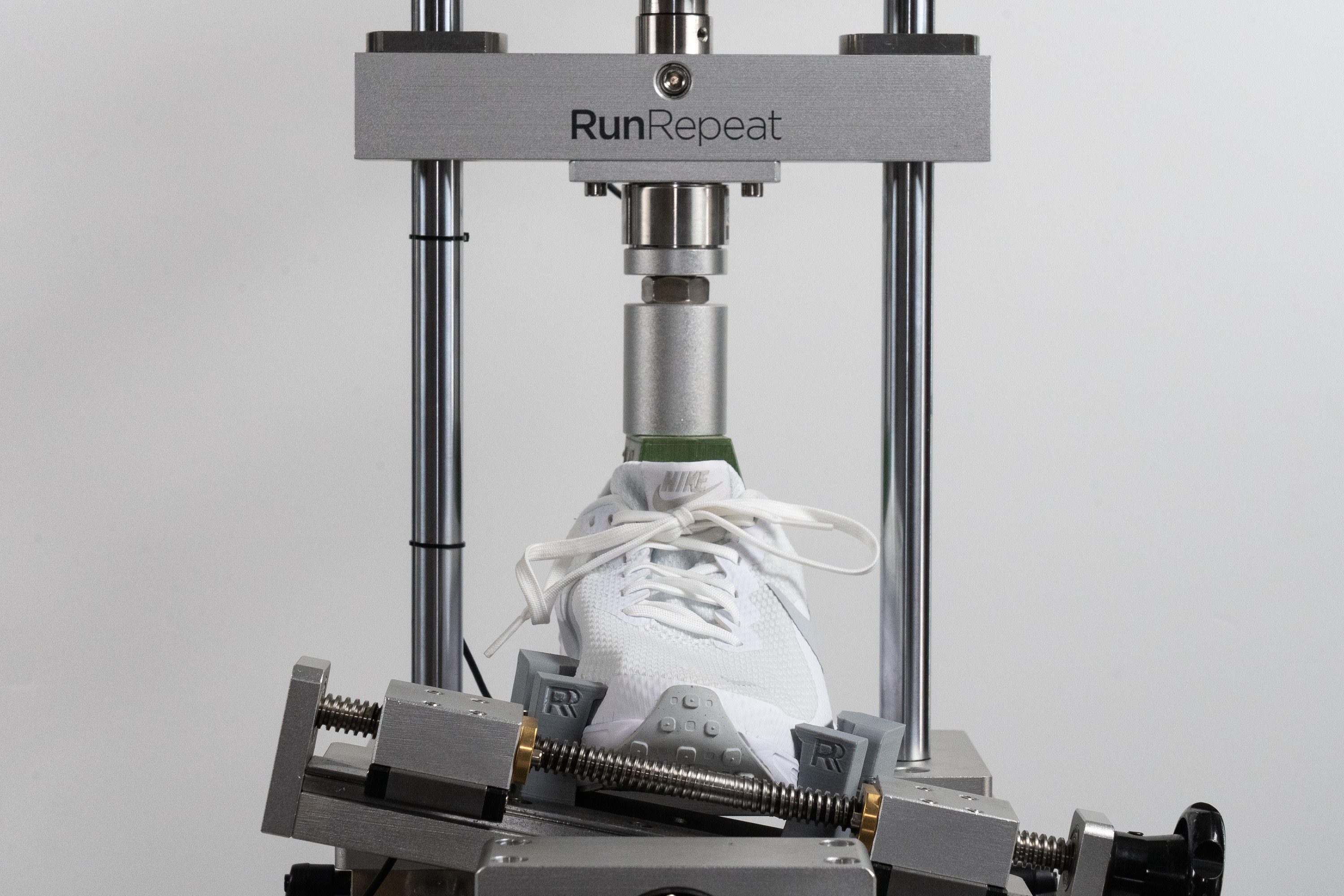 Nike Revolution 8 Torsional rigidity