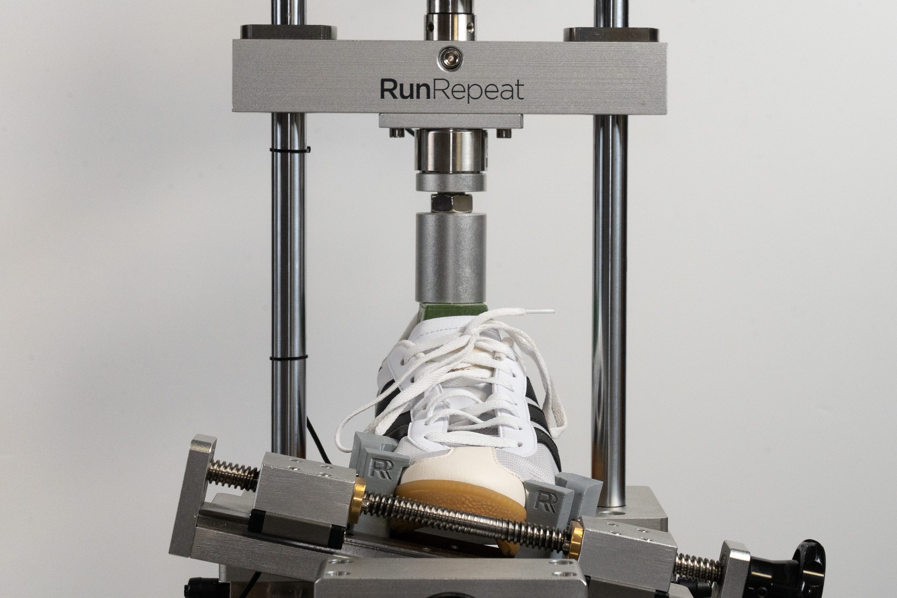 Adidas Training Spezial Torsional rigidity