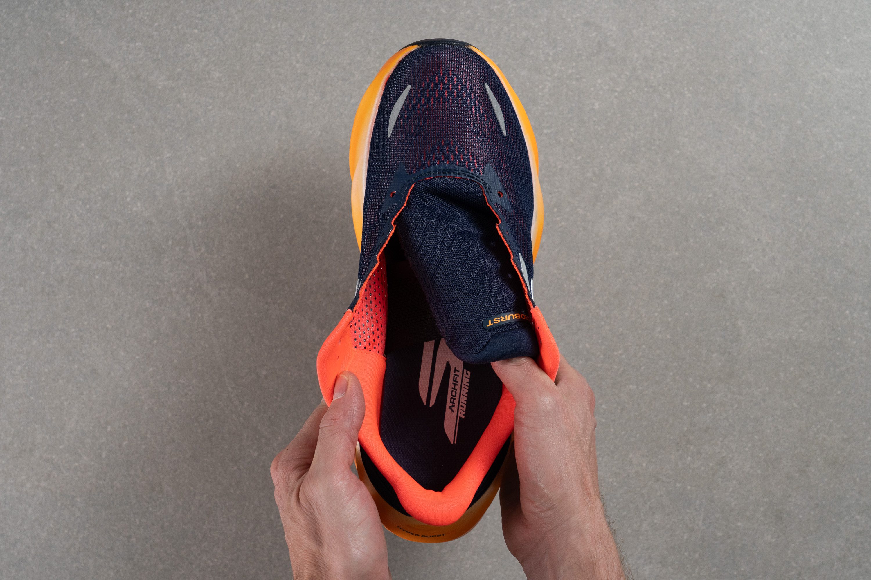 Skechers Aero Burst Tongue: gusset type