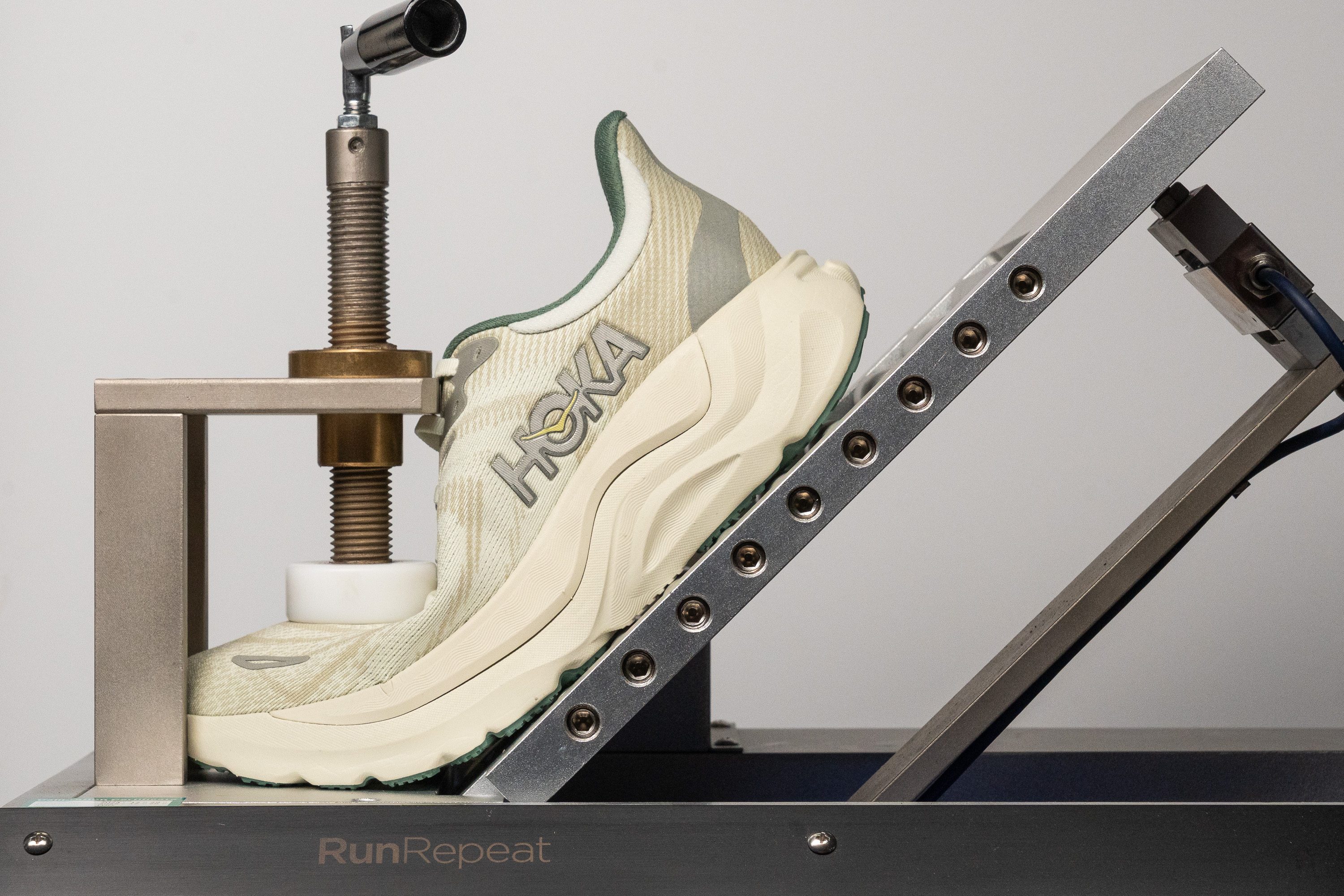 HOKA Arahi 8 Flexibility / Stiffness