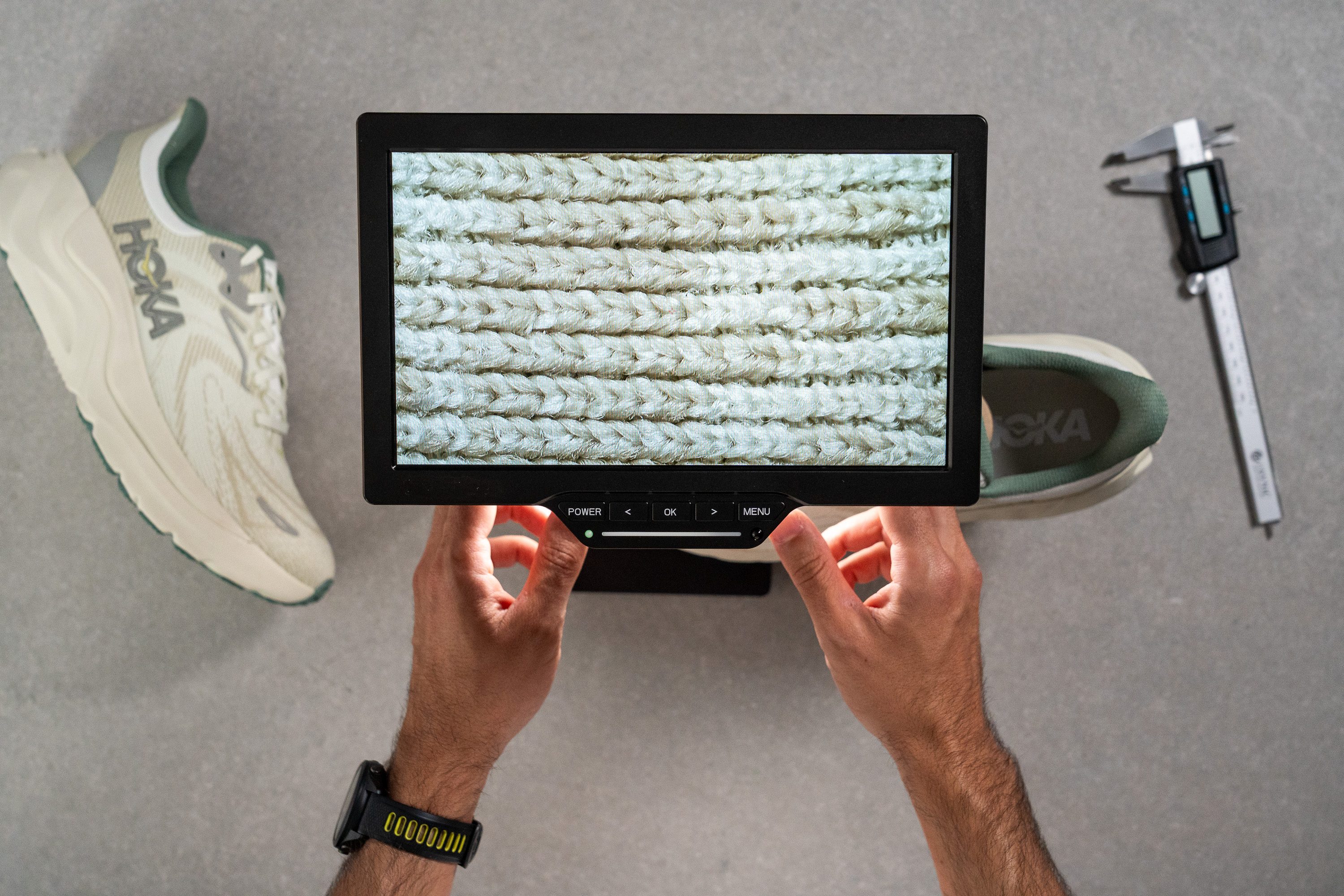 HOKA Arahi 8 microscope