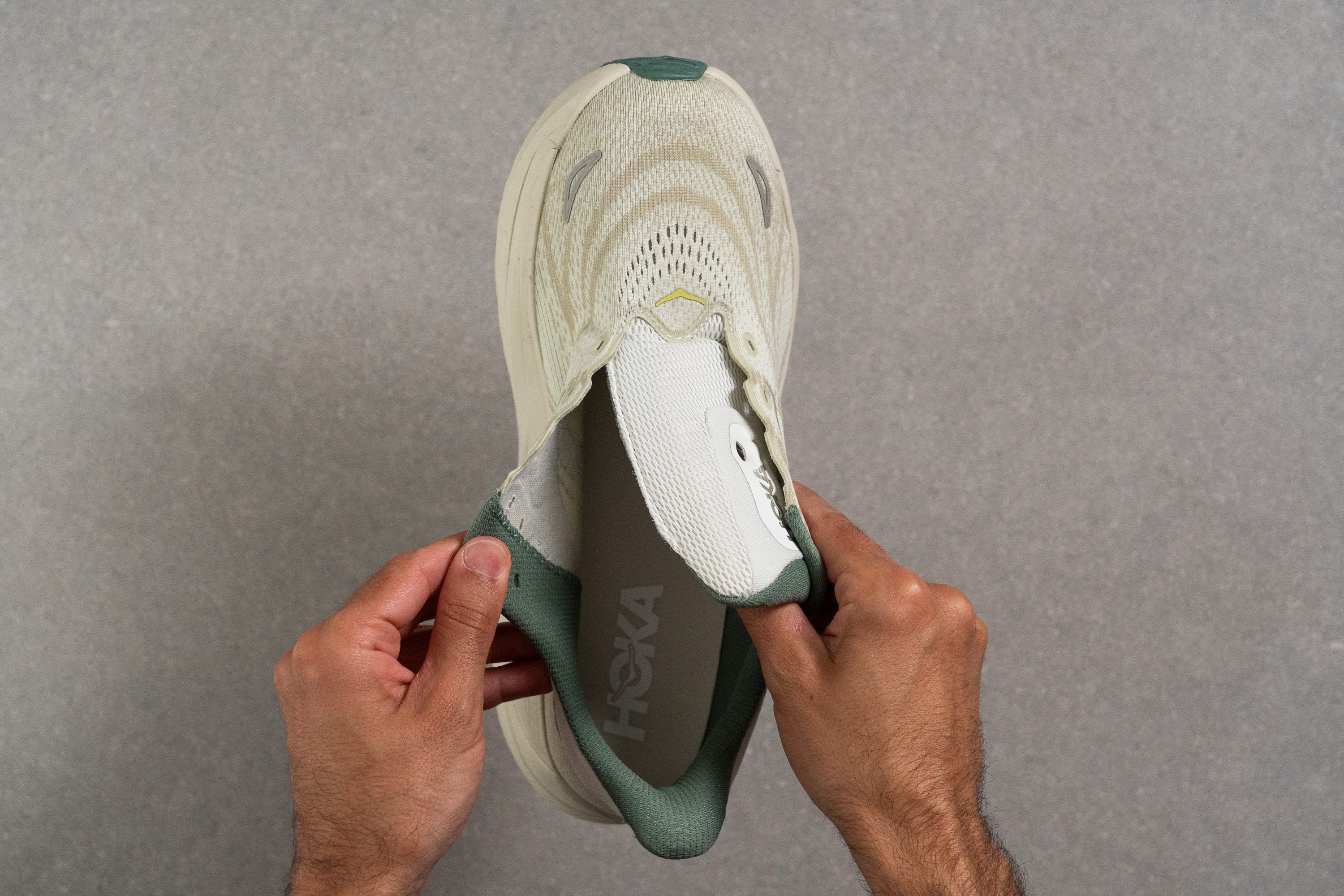 HOKA Arahi 8 Tongue: gusset type