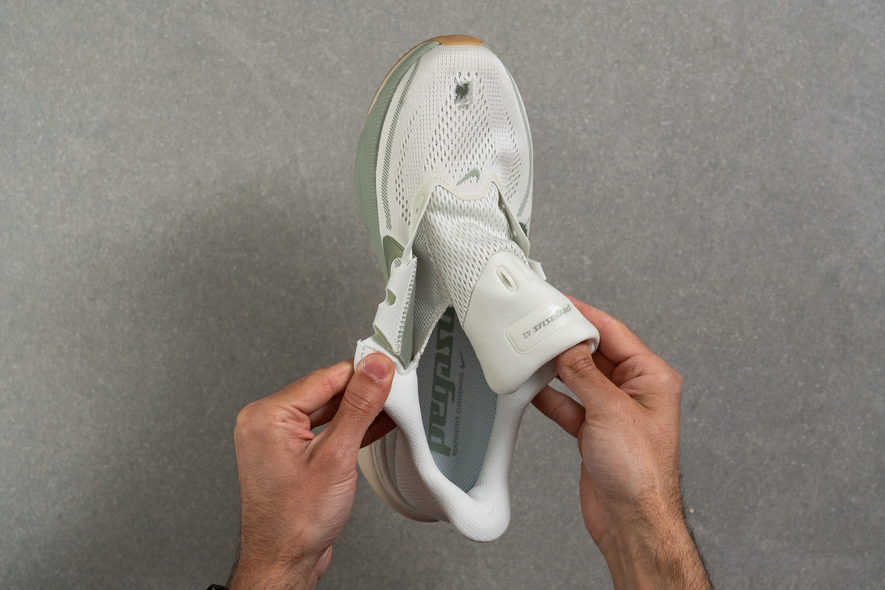 Nike Pegasus 42 Tongue: gusset type