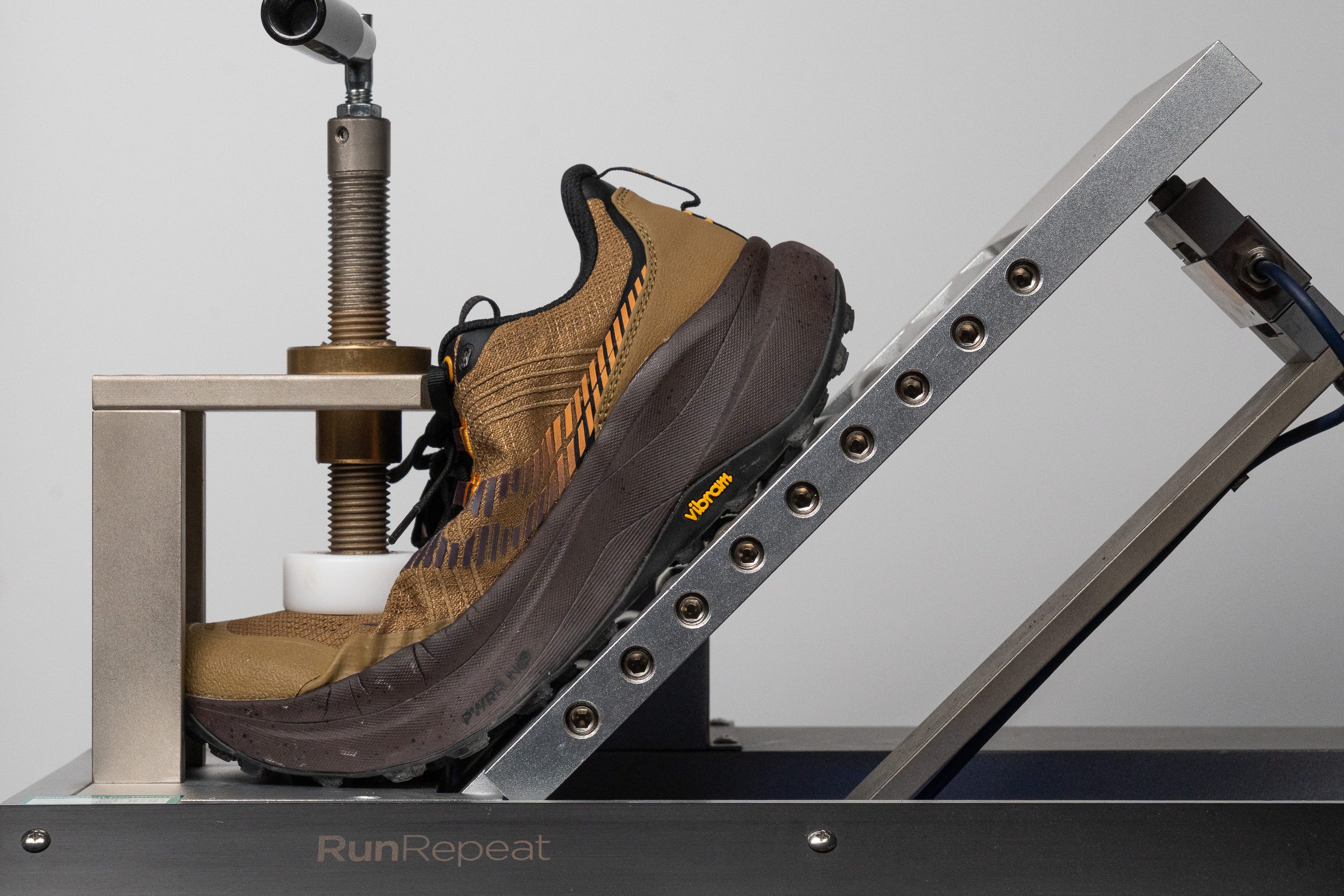 Saucony Xodus Ultra 4 Flexibility / Stiffness