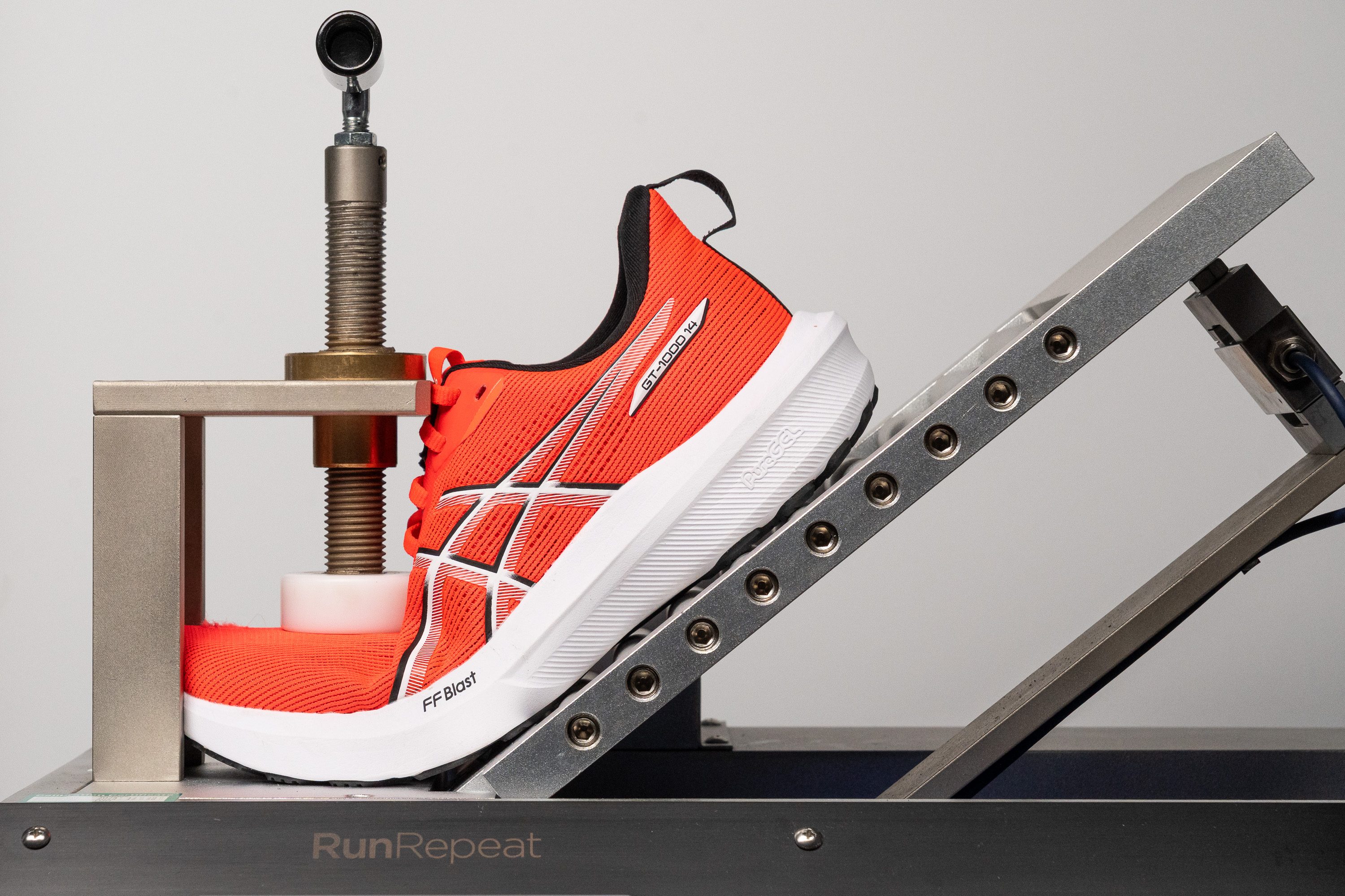 ASICS GT 1000 14 Flexibility / Stiffness