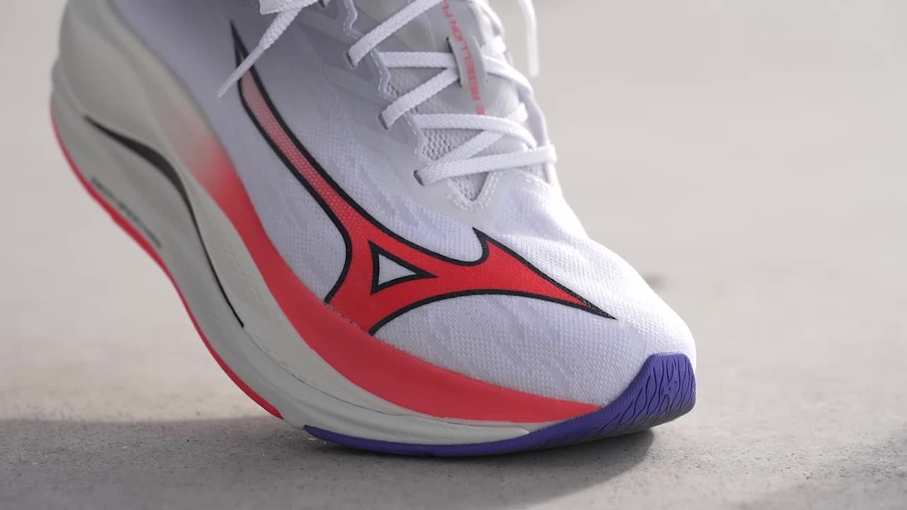 Cut in half: Mizuno Wave Rebellion Flash 3 Review (2026) | RunRepeat