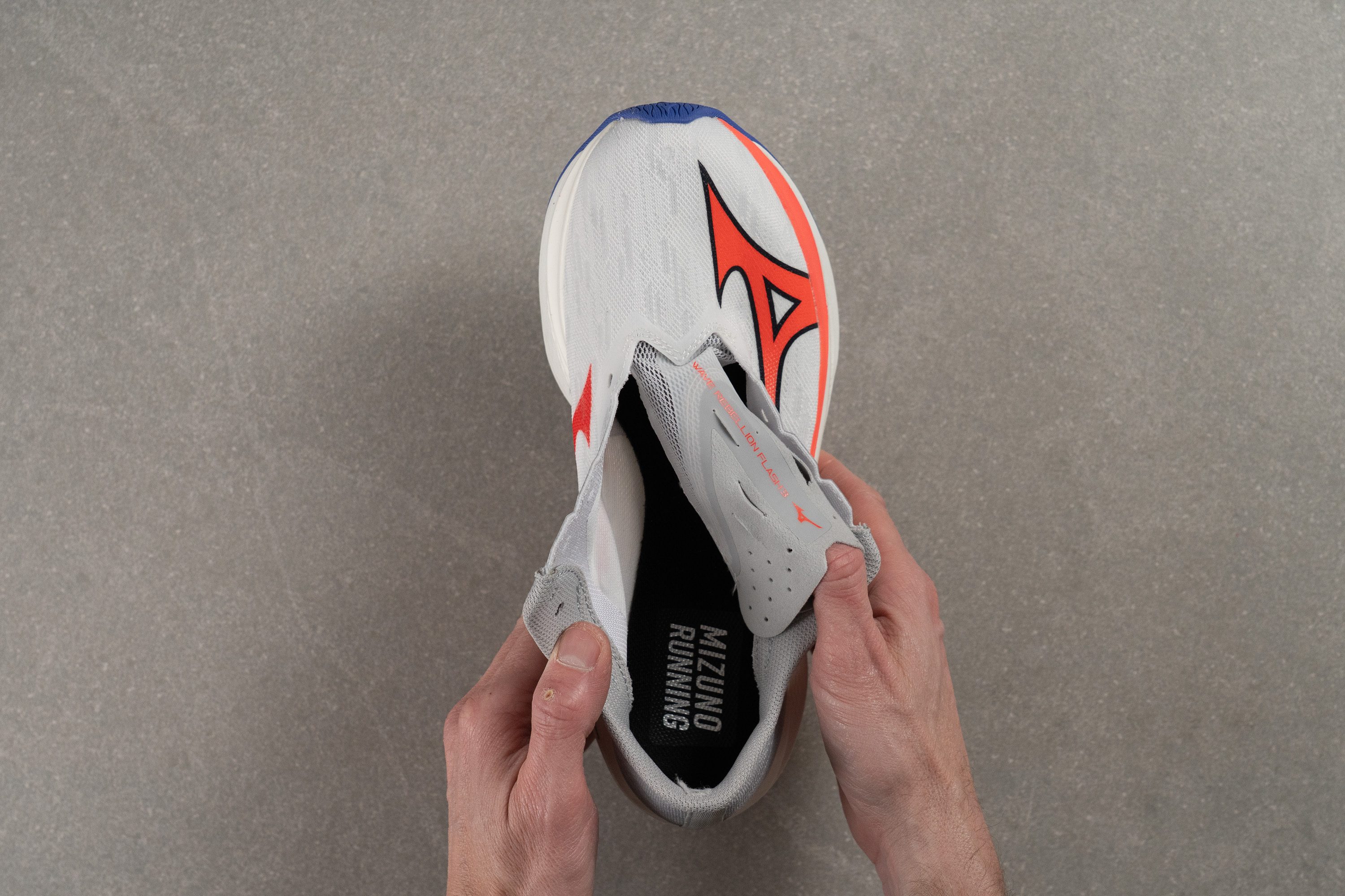 Mizuno Wave Rebellion Flash 3 Tongue: gusset type