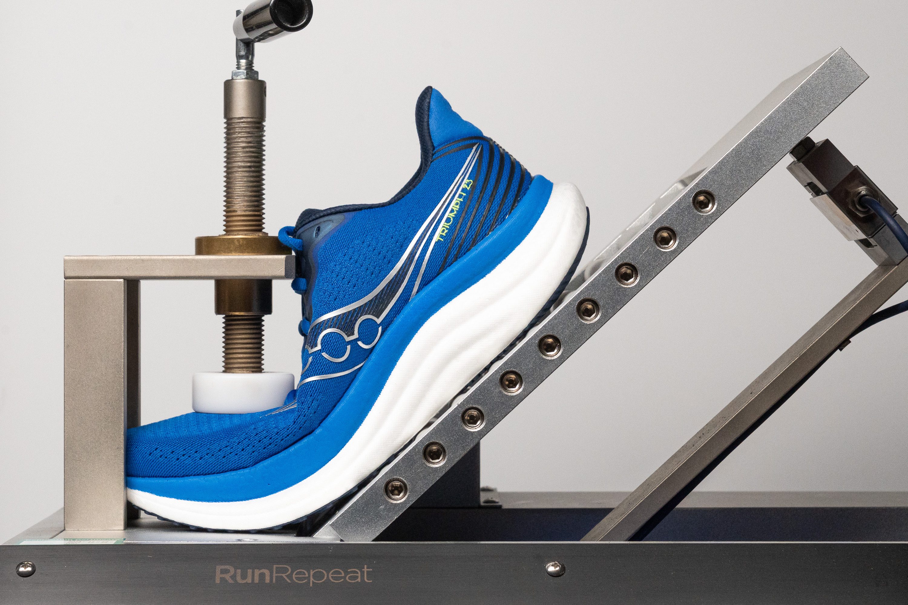 Saucony Triumph 23 Flexibility / Stiffness